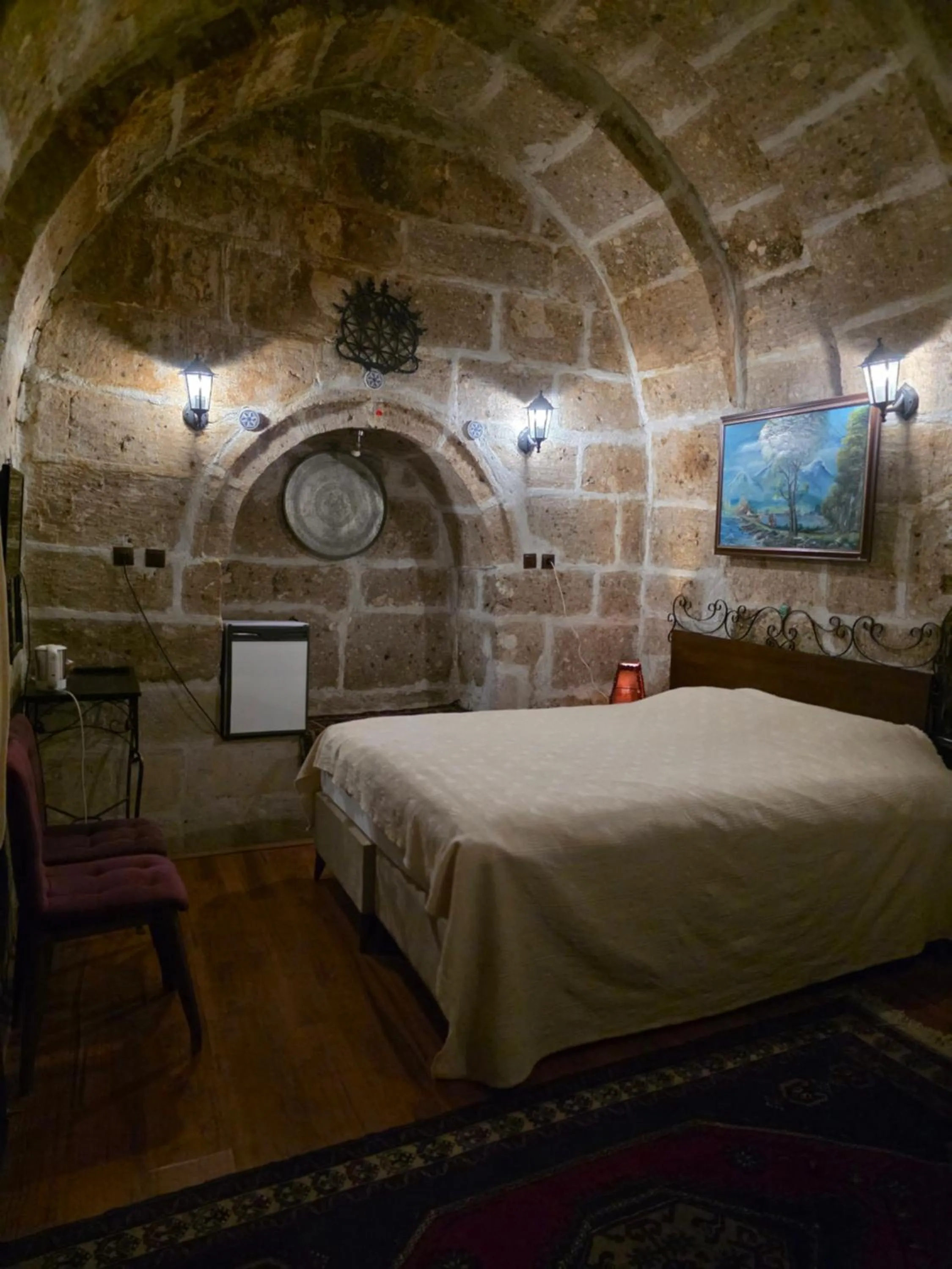 Photo of the whole room, Bed in Kapadokya Ihlara Konaklari & Caves