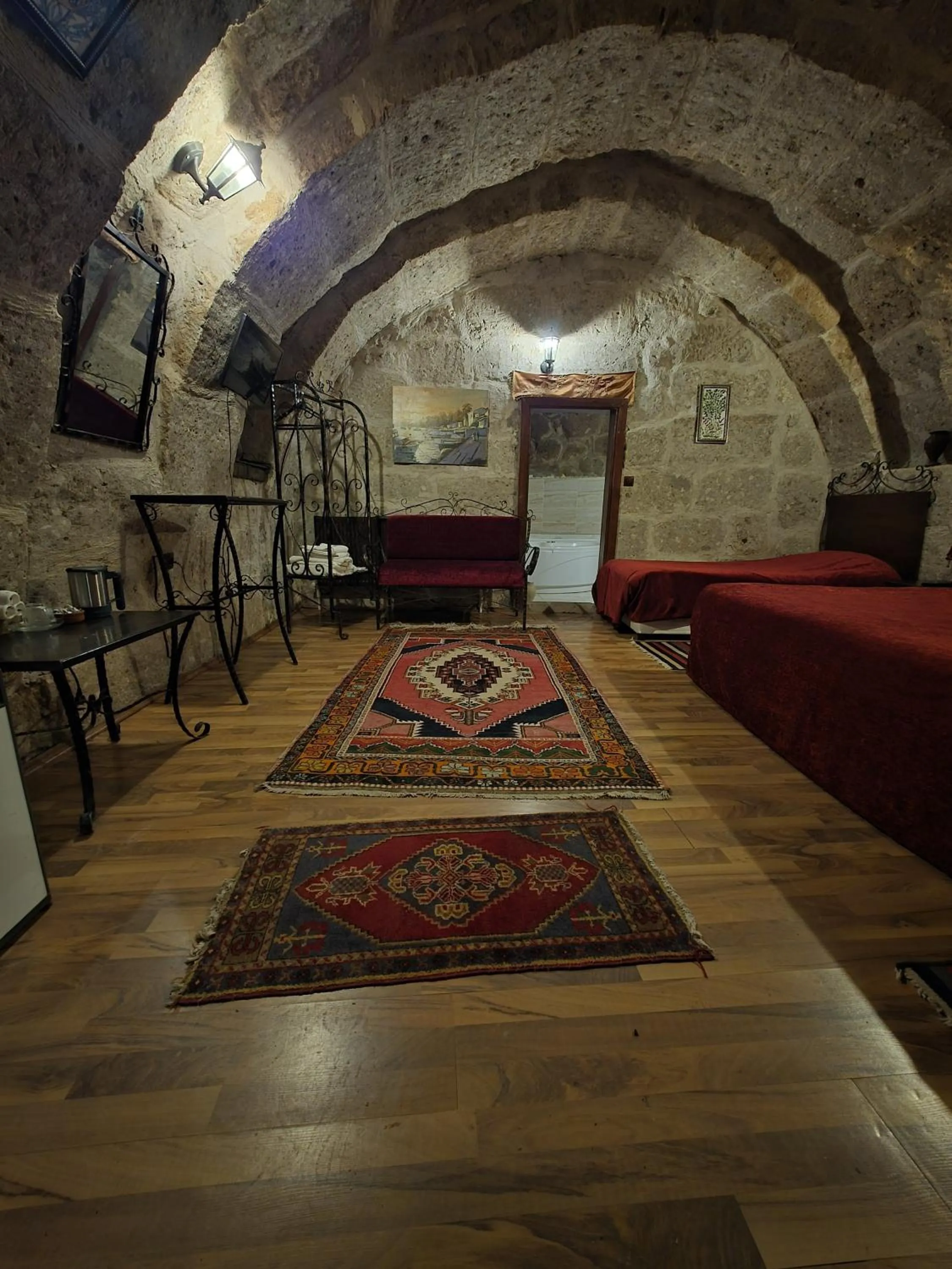 Photo of the whole room, Bed in Kapadokya Ihlara Konaklari & Caves