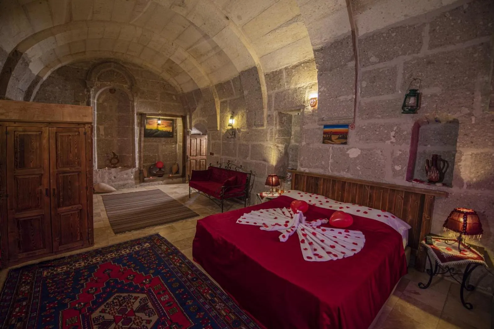 Photo of the whole room, Bed in Kapadokya Ihlara Konaklari & Caves