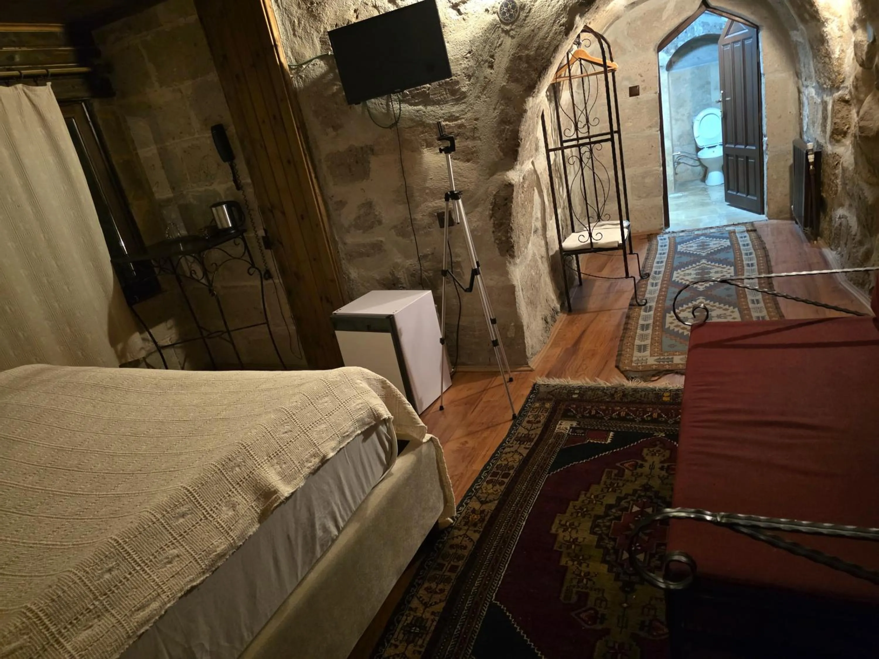 Photo of the whole room, Bed in Kapadokya Ihlara Konaklari & Caves