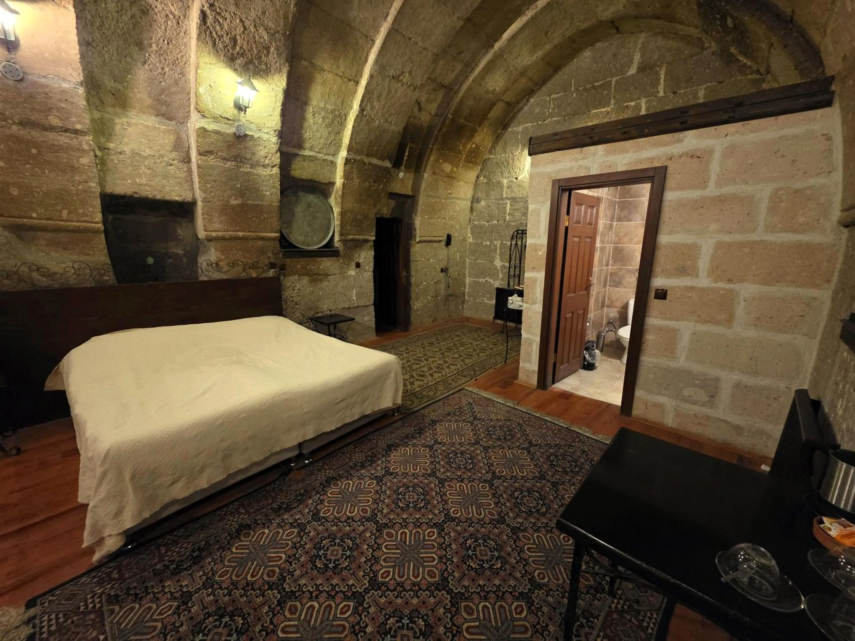 Photo of the whole room, Bed in Kapadokya Ihlara Konaklari & Caves