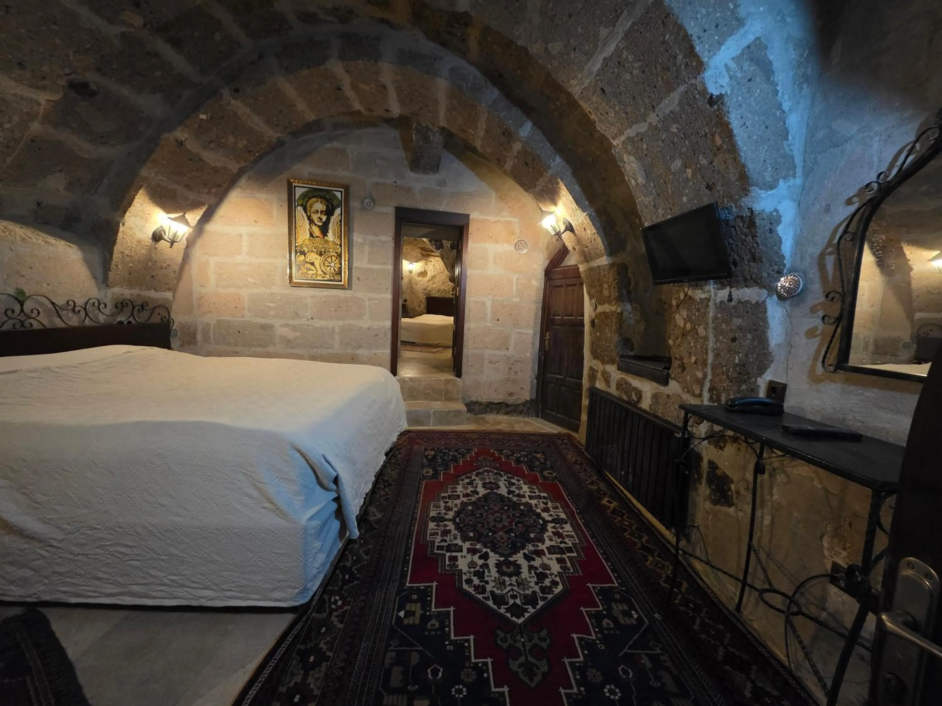 Photo of the whole room, Bed in Kapadokya Ihlara Konaklari & Caves