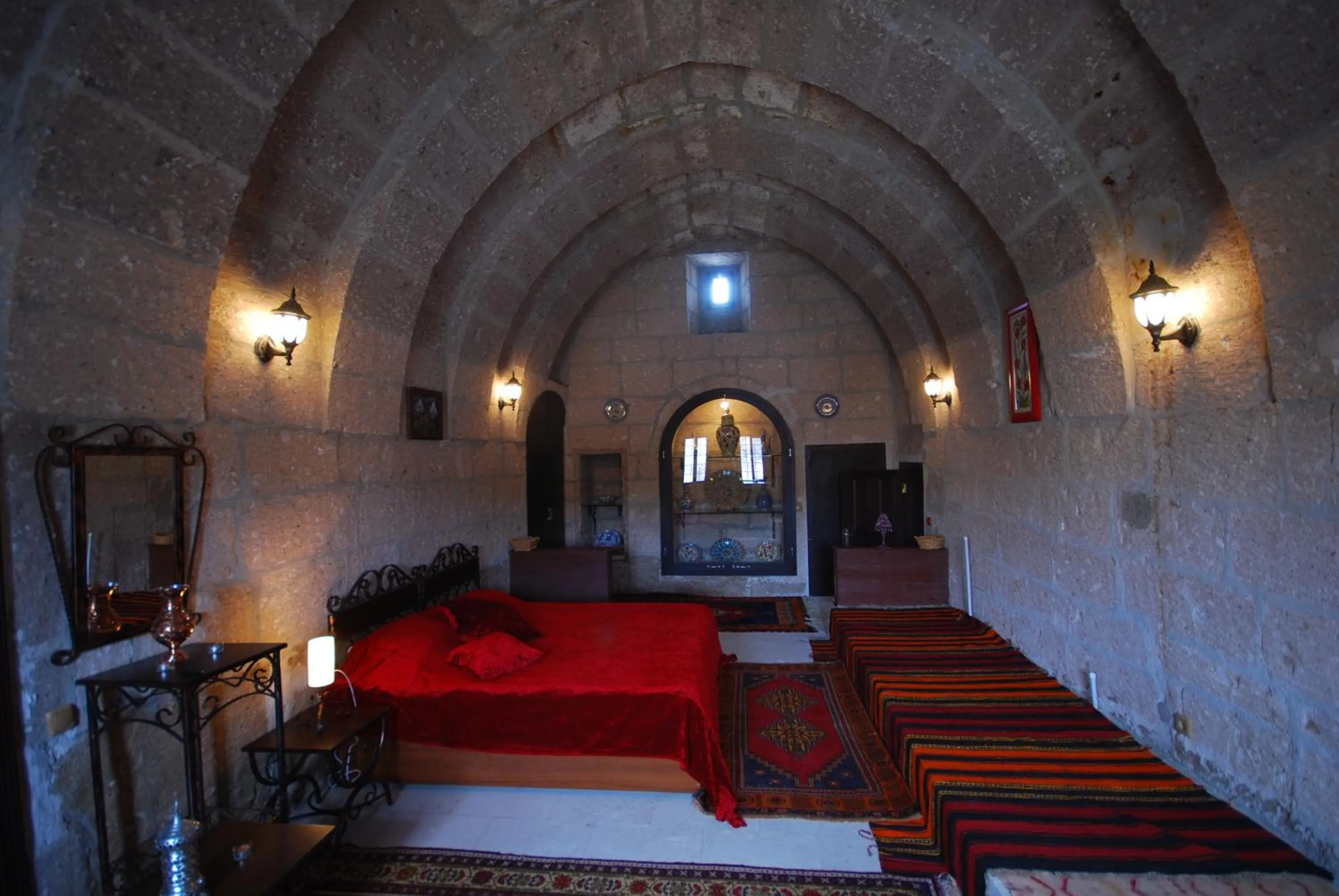 Photo of the whole room, Bed in Kapadokya Ihlara Konaklari & Caves