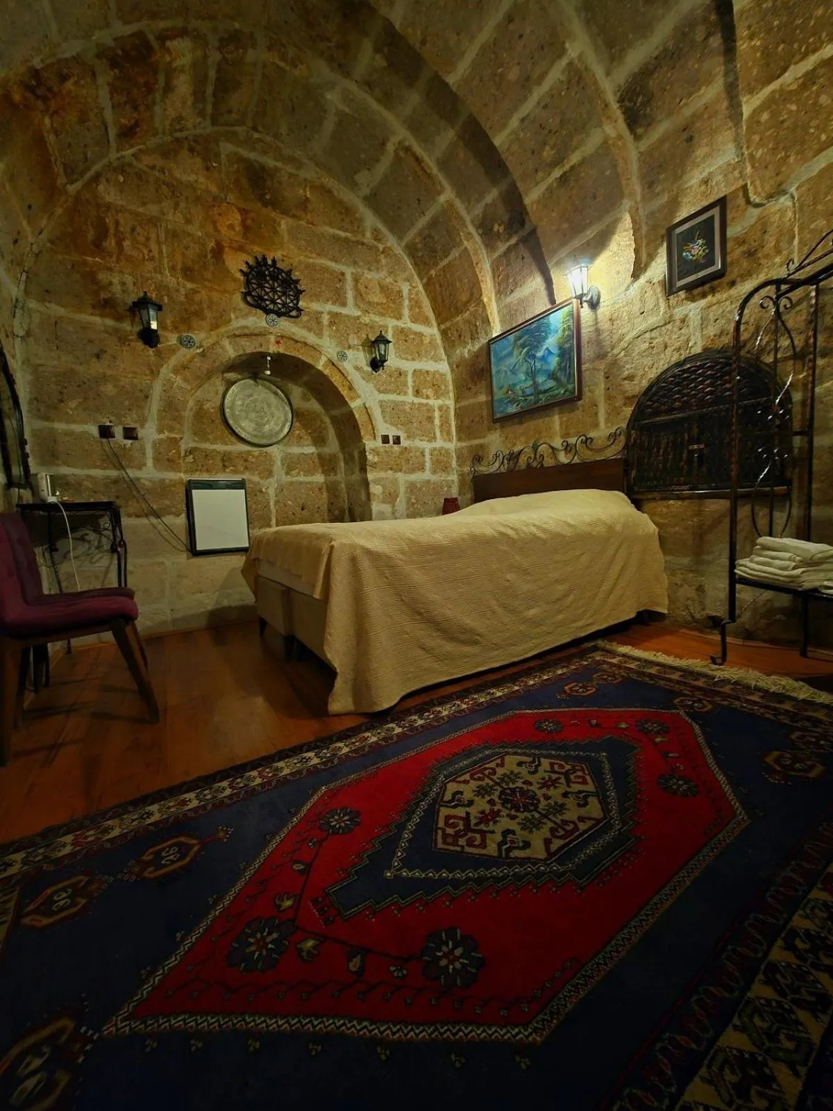 Photo of the whole room, Bed in Kapadokya Ihlara Konaklari & Caves