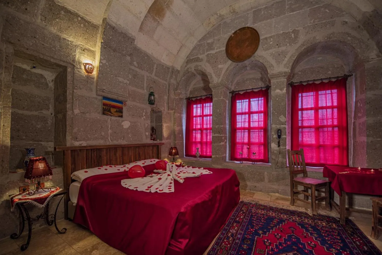 Photo of the whole room, Bed in Kapadokya Ihlara Konaklari & Caves