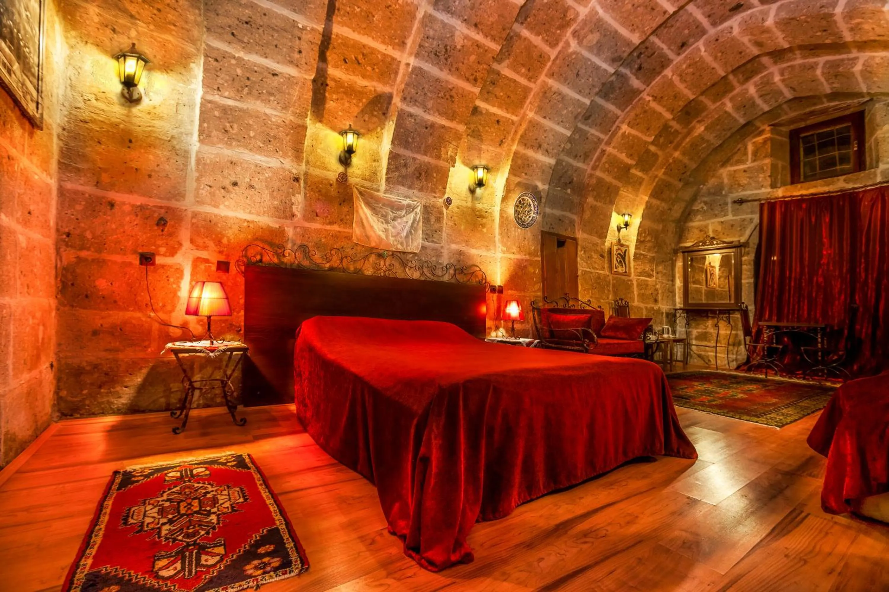 Photo of the whole room, Bed in Kapadokya Ihlara Konaklari & Caves
