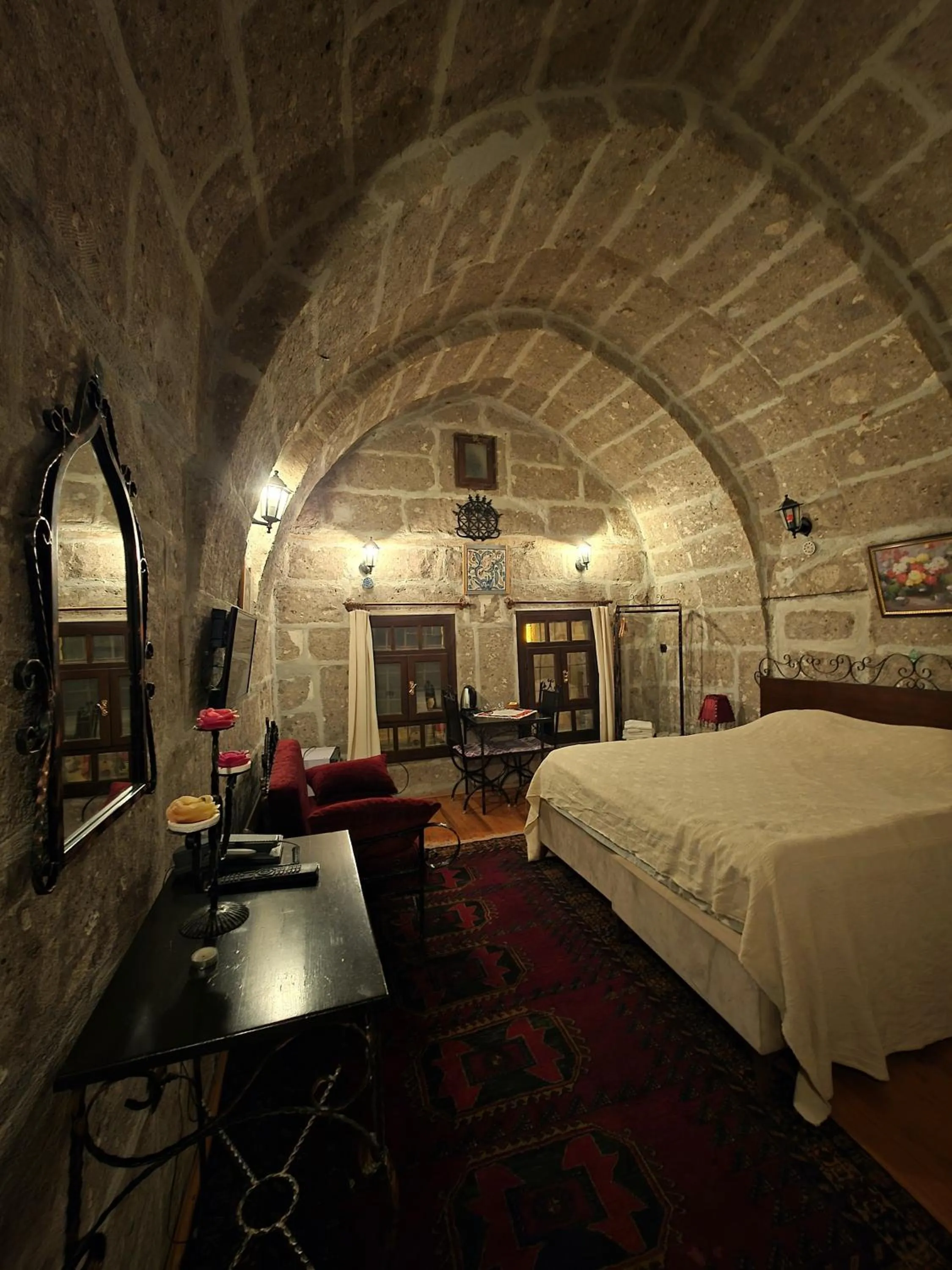 Photo of the whole room, Bed in Kapadokya Ihlara Konaklari & Caves