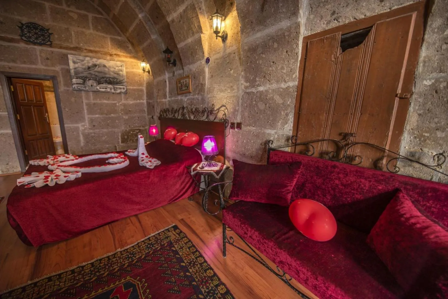 Photo of the whole room, Bed in Kapadokya Ihlara Konaklari & Caves