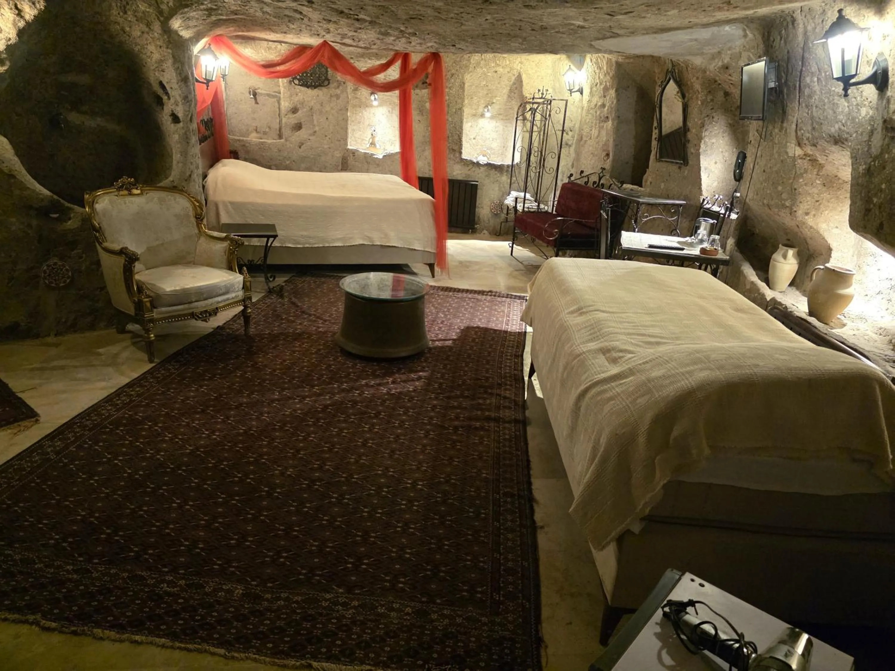 Photo of the whole room, Bed in Kapadokya Ihlara Konaklari & Caves