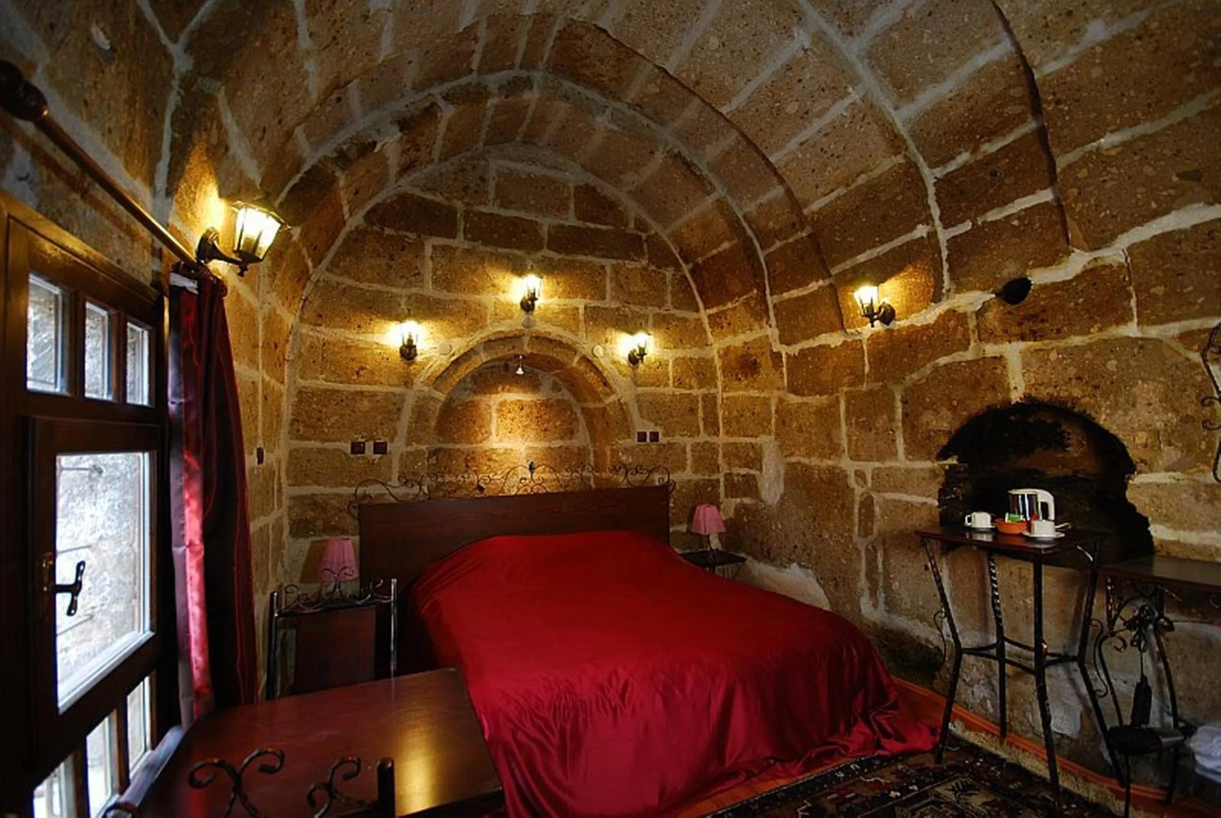 Photo of the whole room, Bed in Kapadokya Ihlara Konaklari & Caves