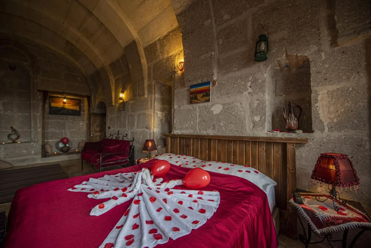 Photo of the whole room, Bed in Kapadokya Ihlara Konaklari & Caves