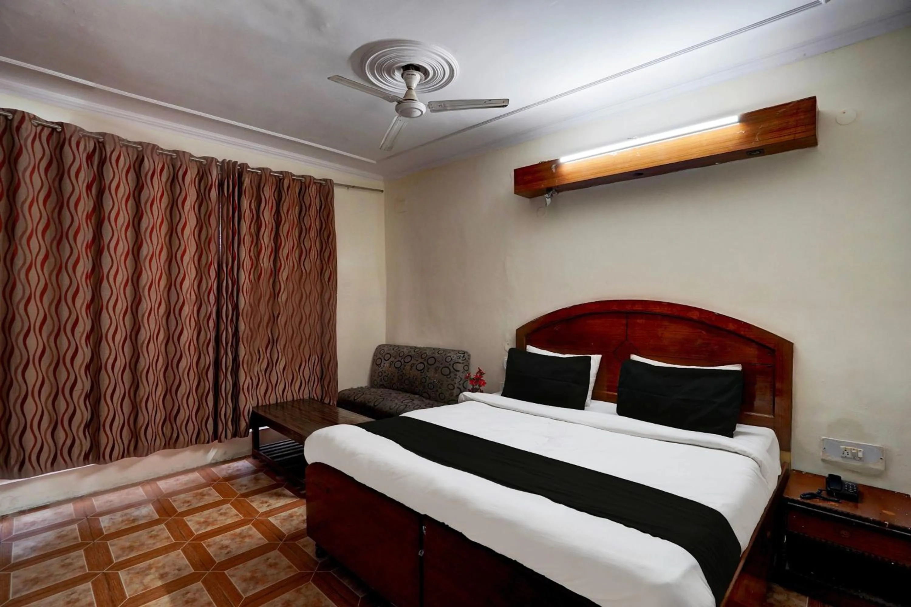 Bedroom, Bed in Townhouse DSR Classic