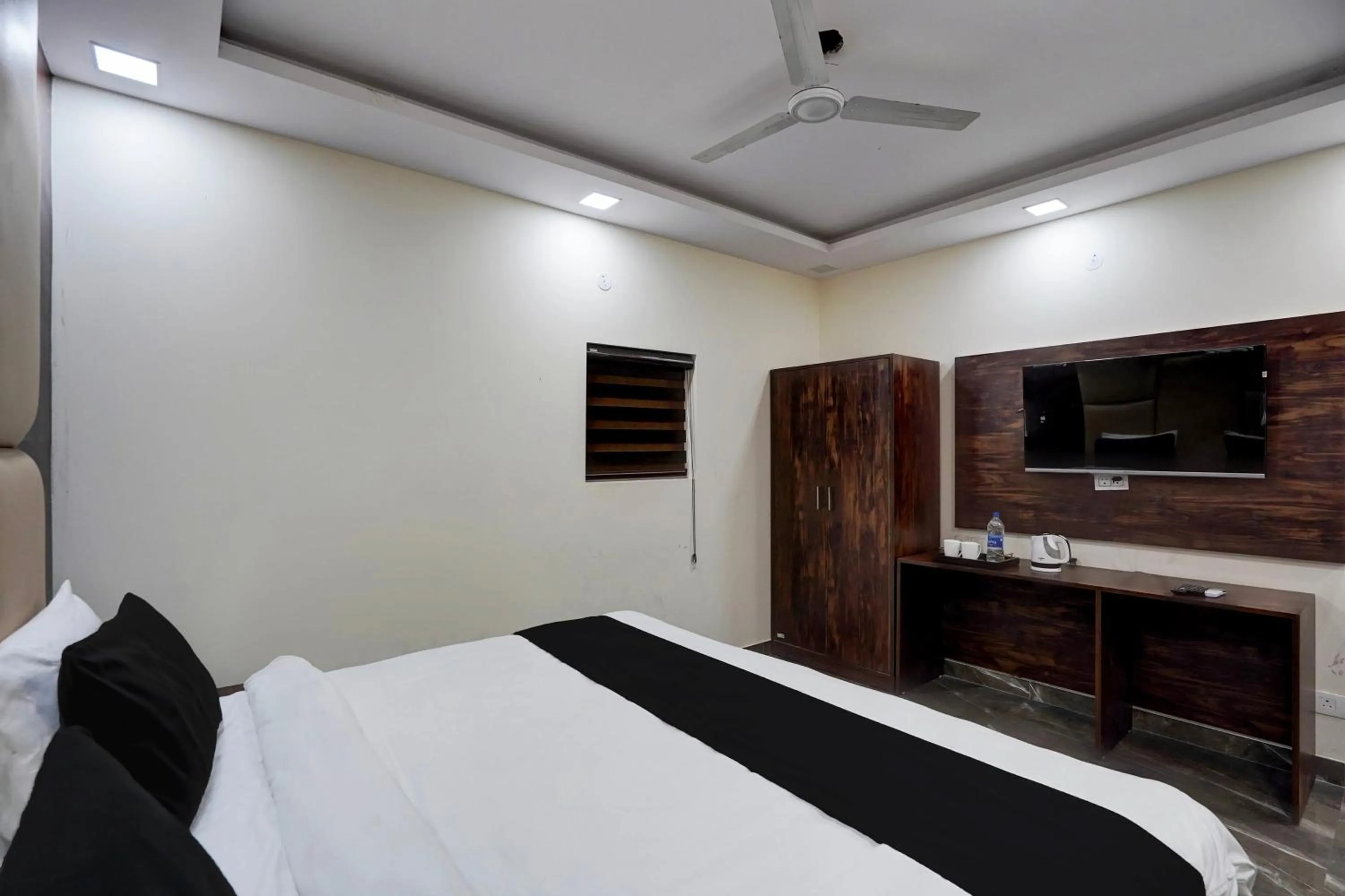 Bedroom, Bed in Townhouse DSR Classic