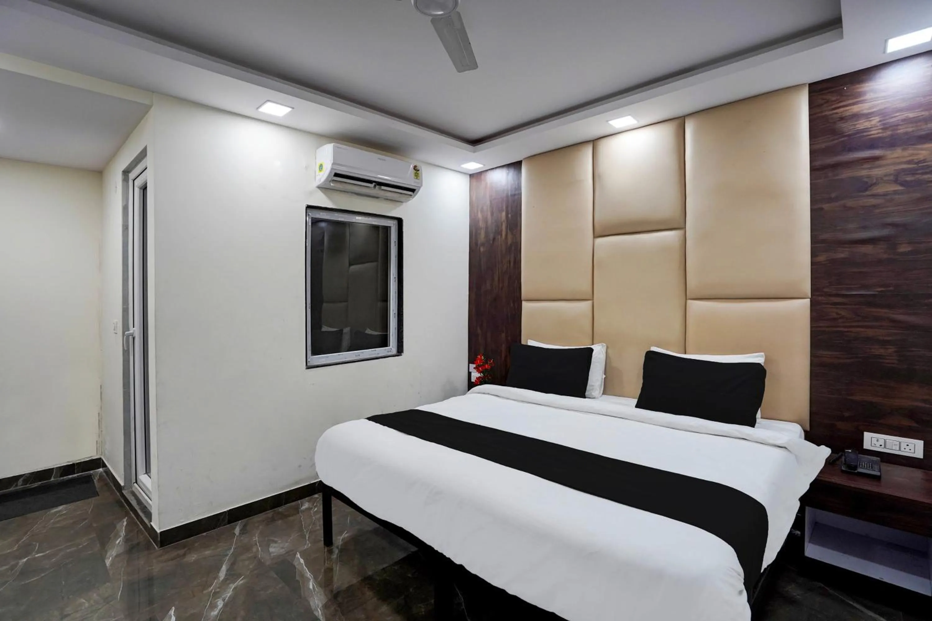 Facade/entrance, Bed in Townhouse DSR Classic