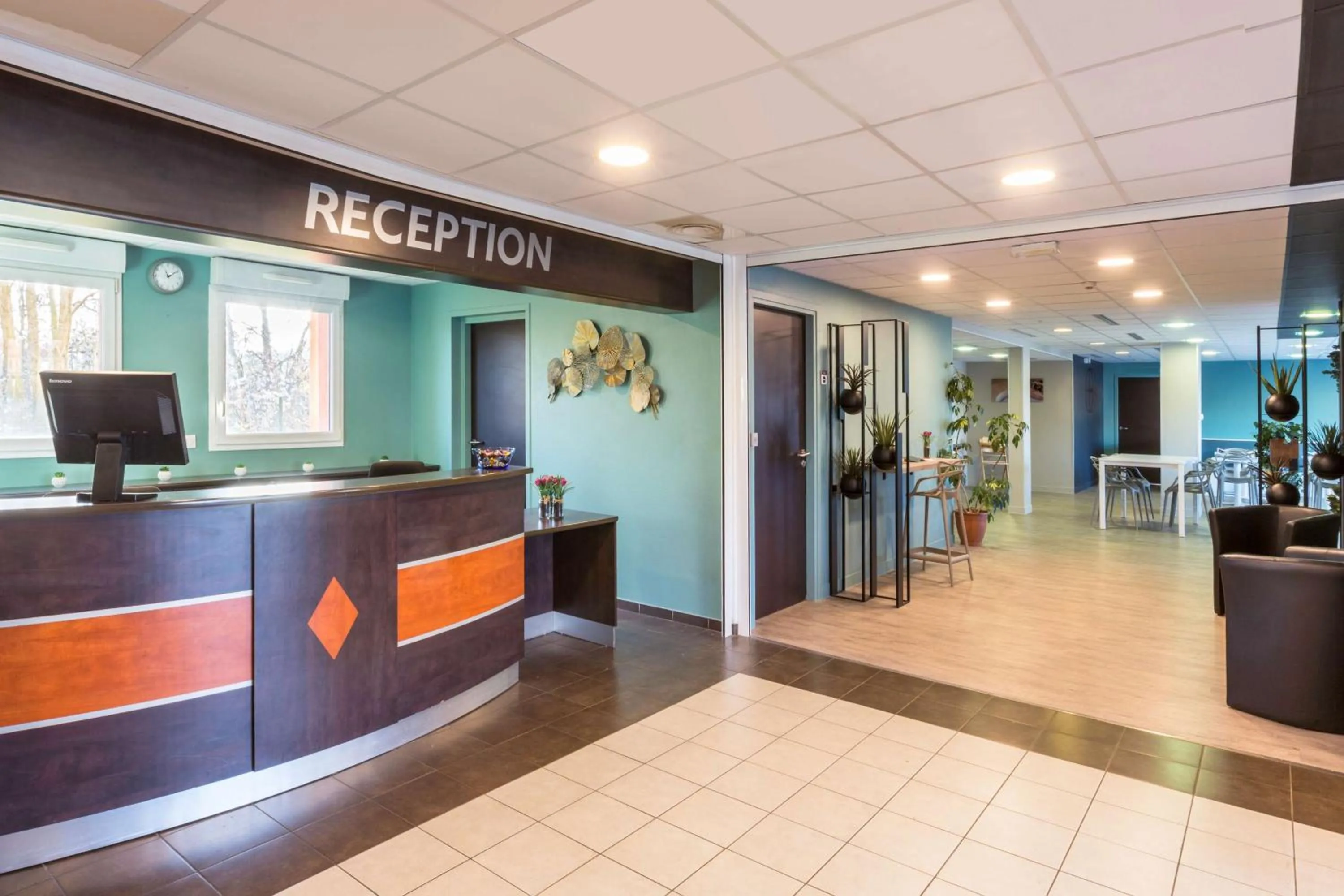 Lobby or reception in Sure Hotel by Best Western Saint-Amand-Les-Eaux