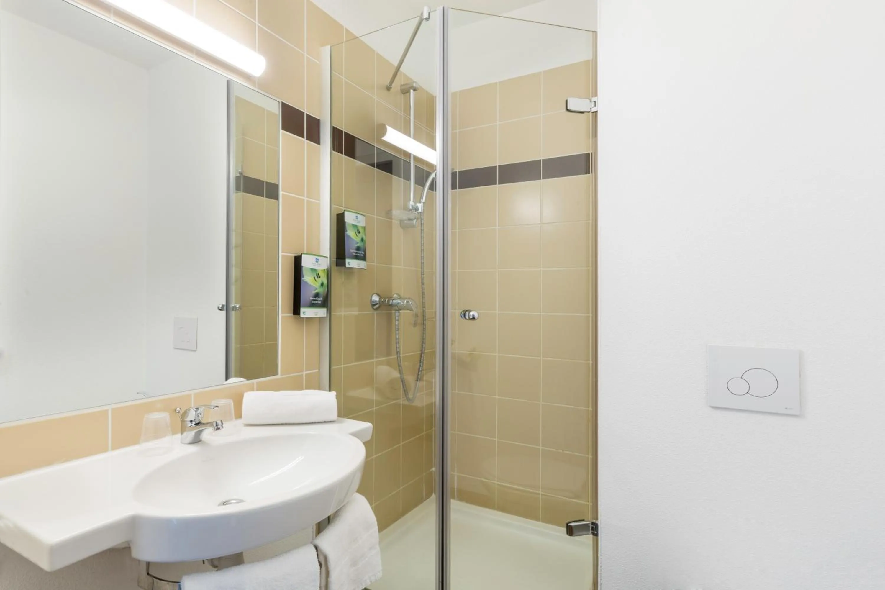 Shower in Sure Hotel by Best Western Saint-Amand-Les-Eaux