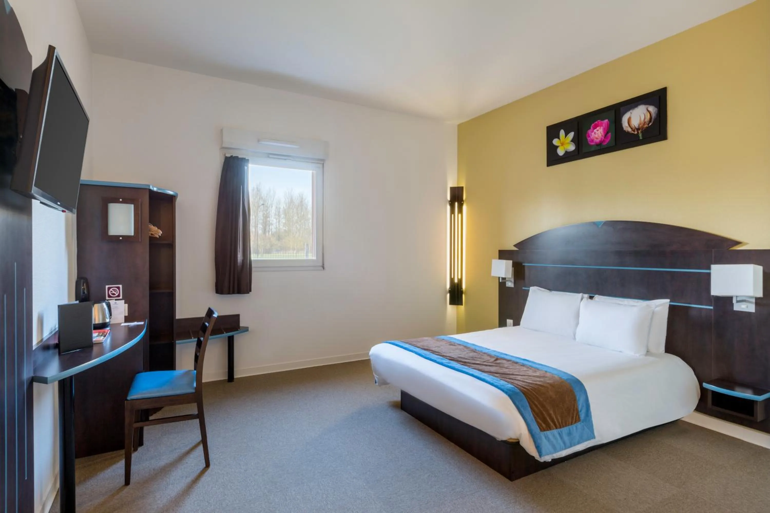 Bed in Sure Hotel by Best Western Saint-Amand-Les-Eaux