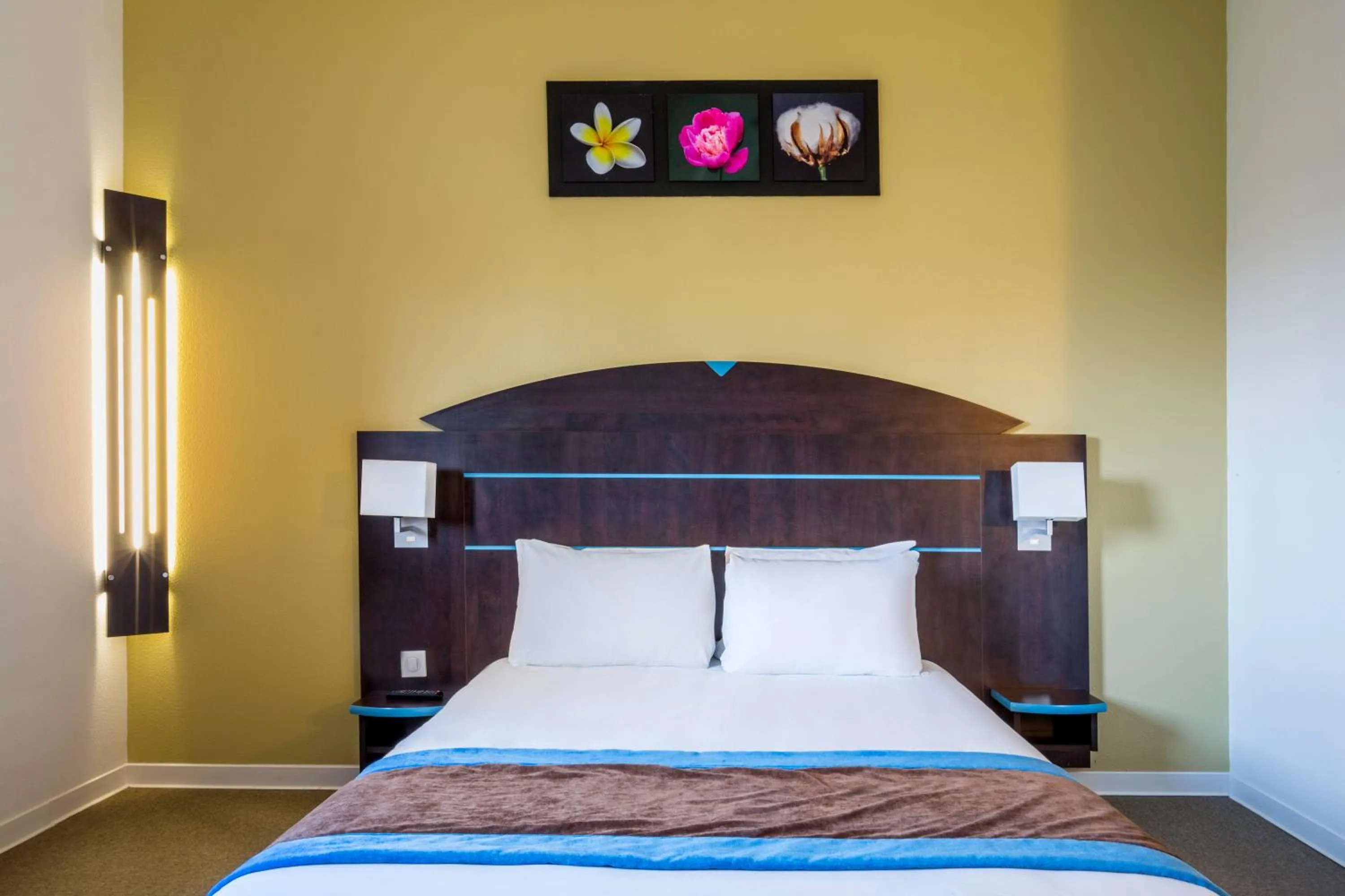 Bed in Sure Hotel by Best Western Saint-Amand-Les-Eaux