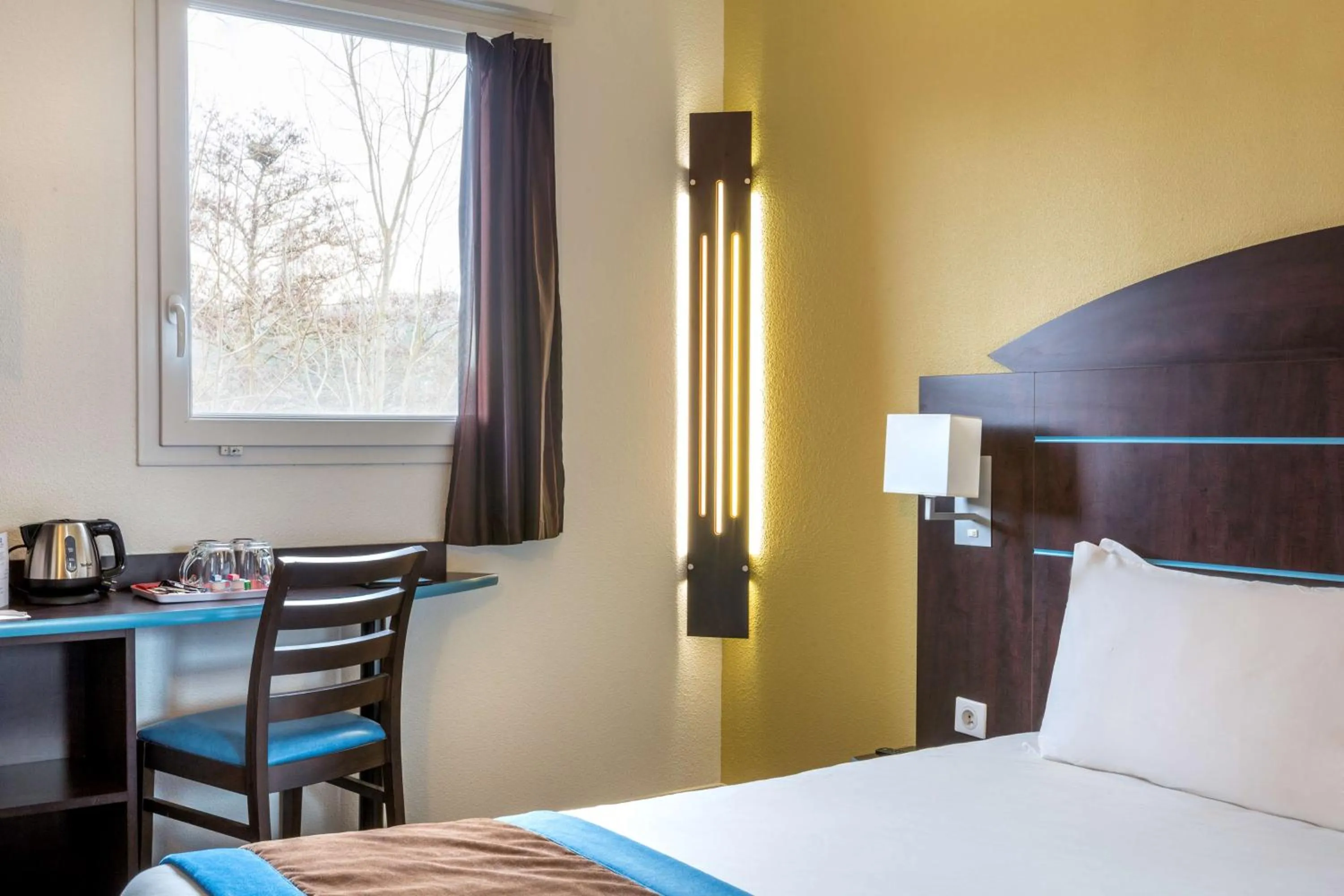 Bed in Sure Hotel by Best Western Saint-Amand-Les-Eaux