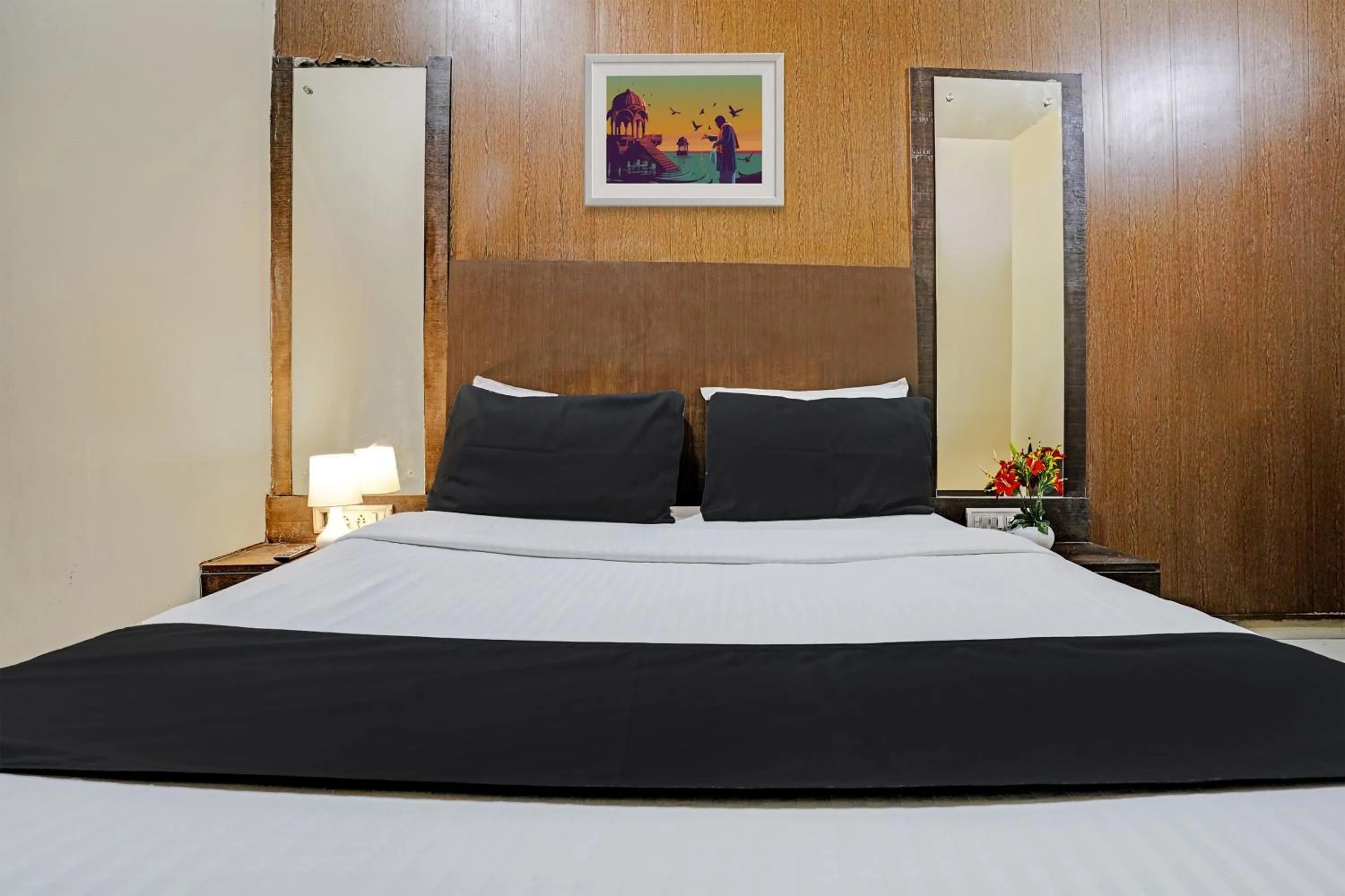 Bedroom, Bed in Hotel O Lotus Residency Near Anand Nagar Metro Station