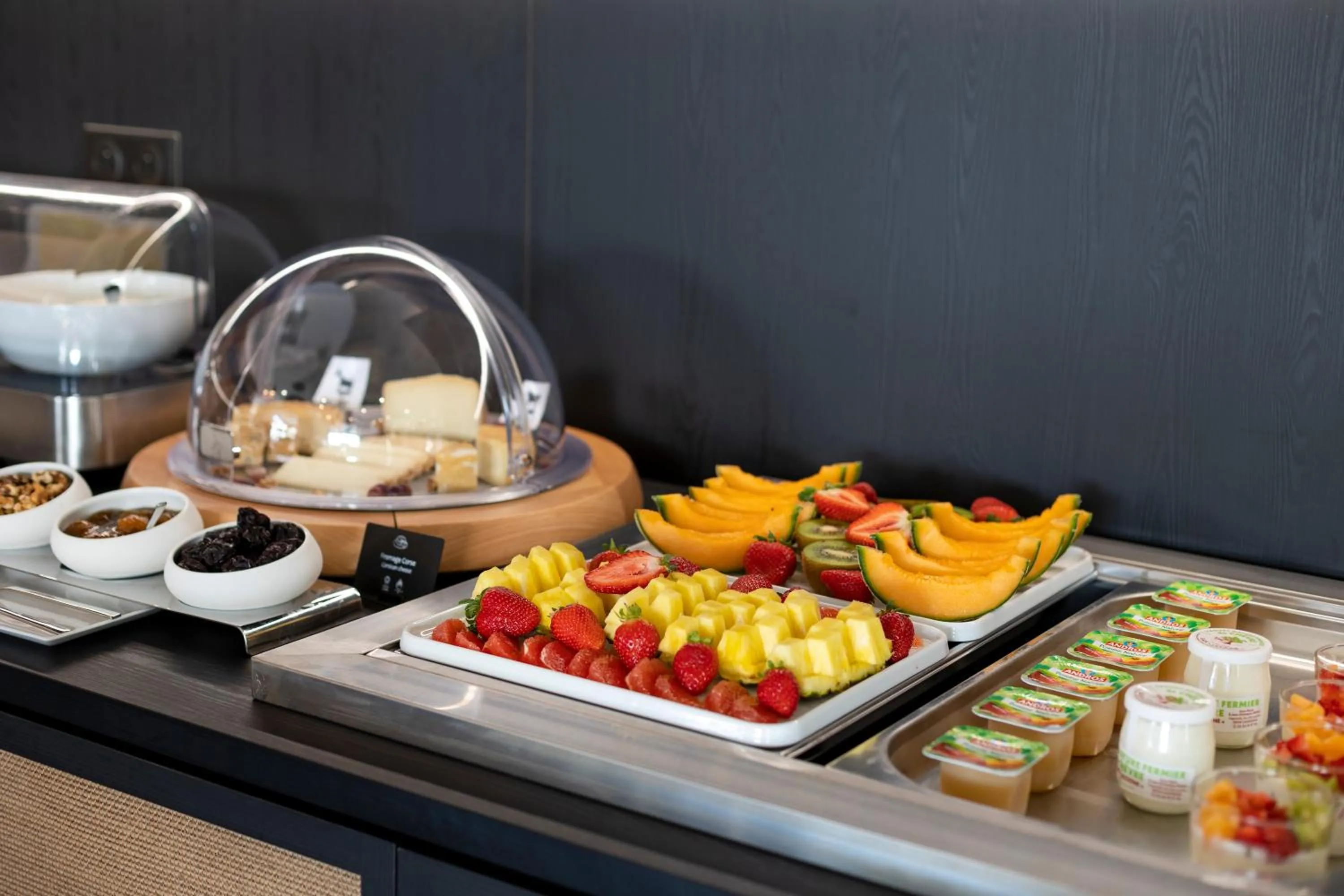 Buffet breakfast in Hotel L'Acquale