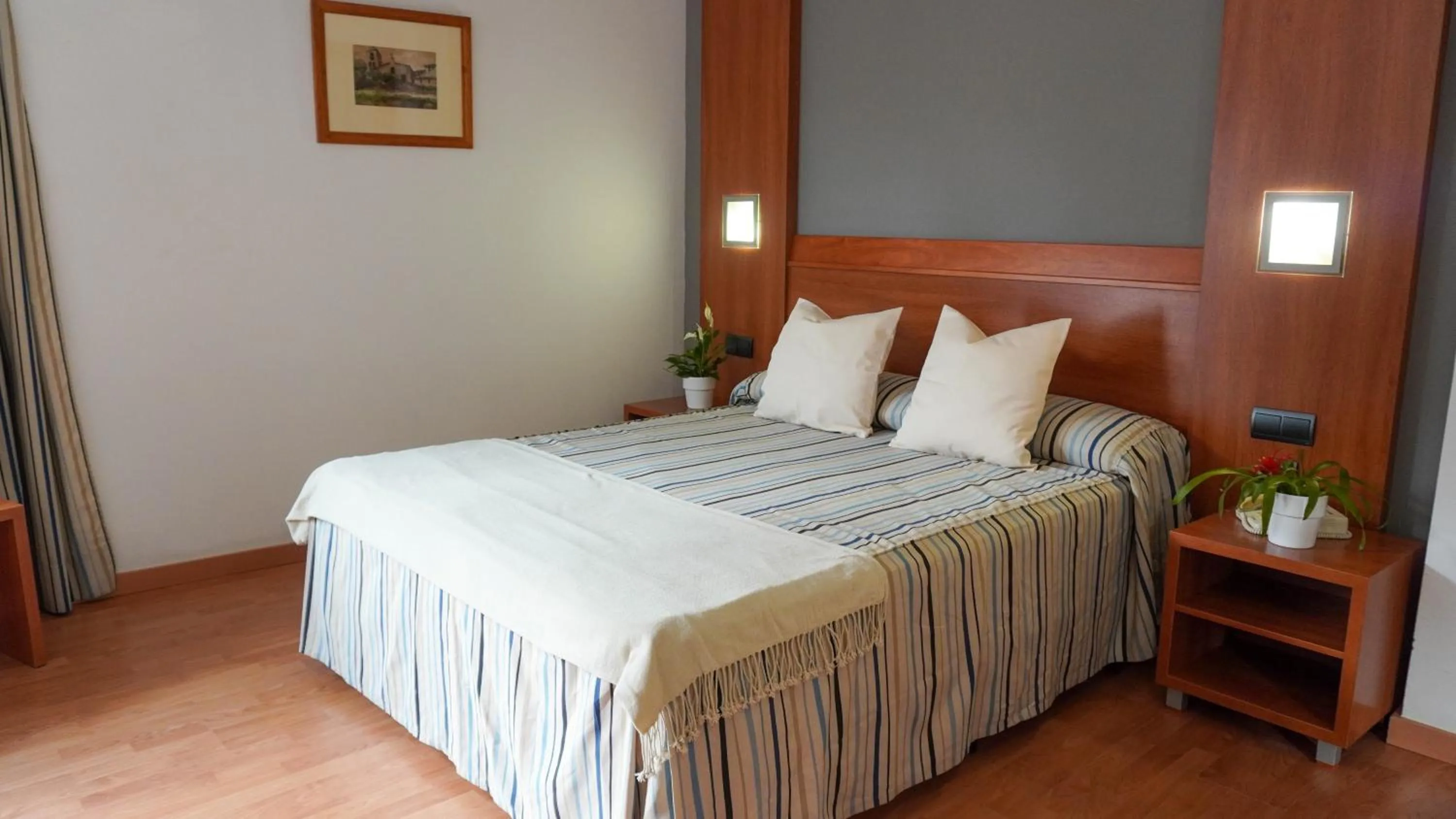 Photo of the whole room, Bed in O7 Alea