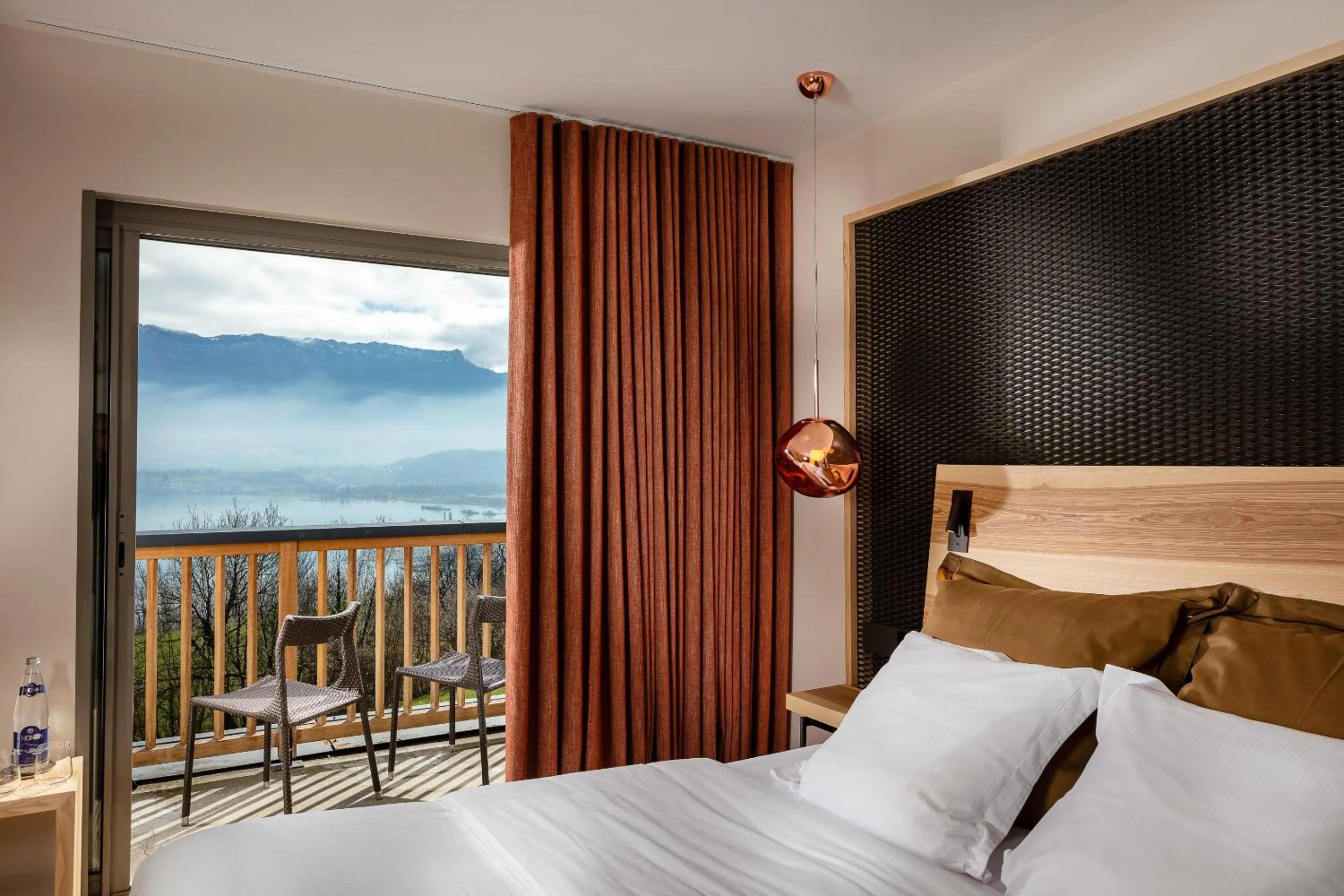 Photo of the whole room, Bed in Atmospheres