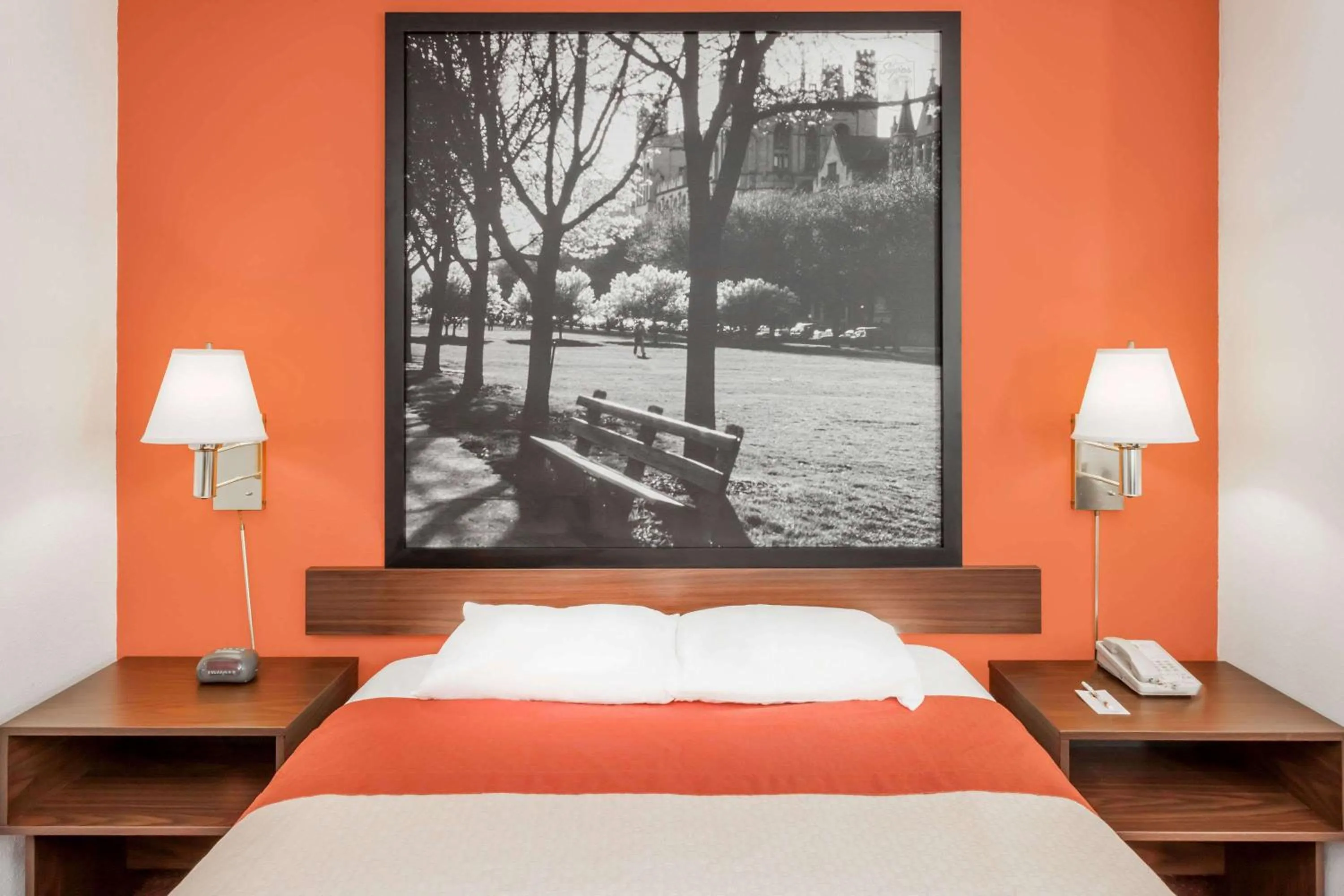 Photo of the whole room, Bed in Super 8 by Wyndham Washington/Peoria Area