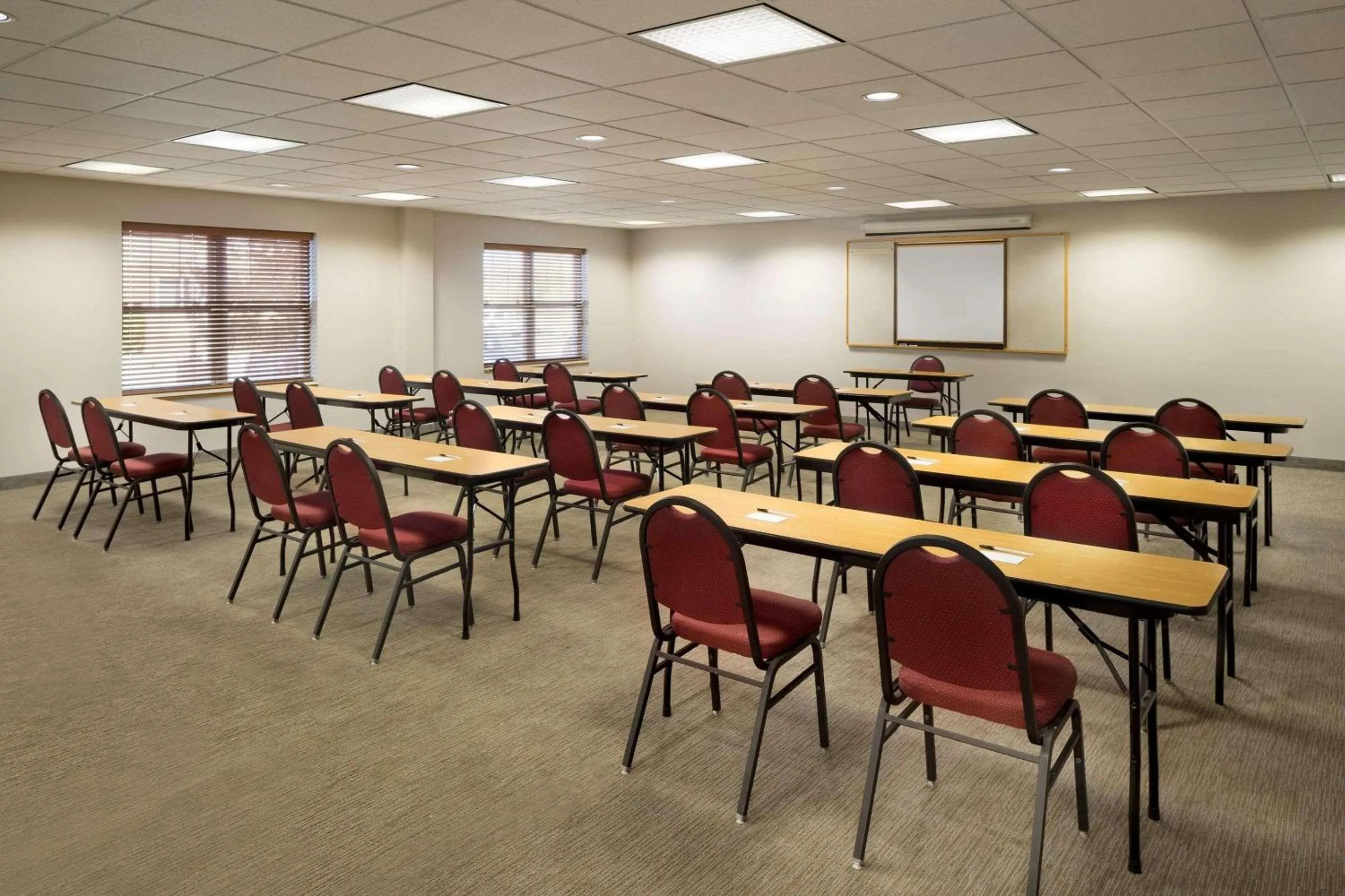 Meeting/conference room in Country Inn & Suites by Radisson, Louisville East, KY