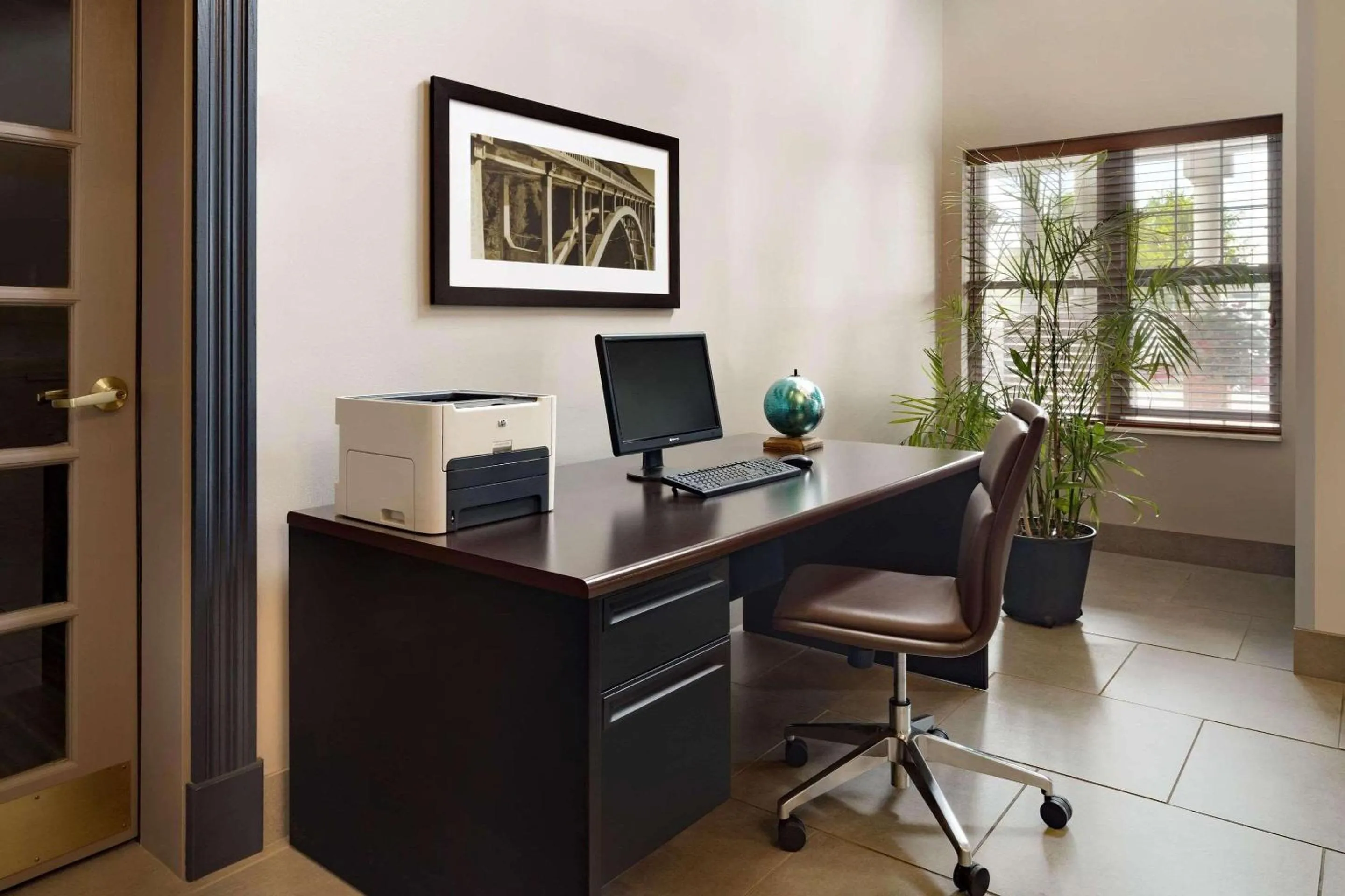 Business facilities in Country Inn & Suites by Radisson, Louisville East, KY