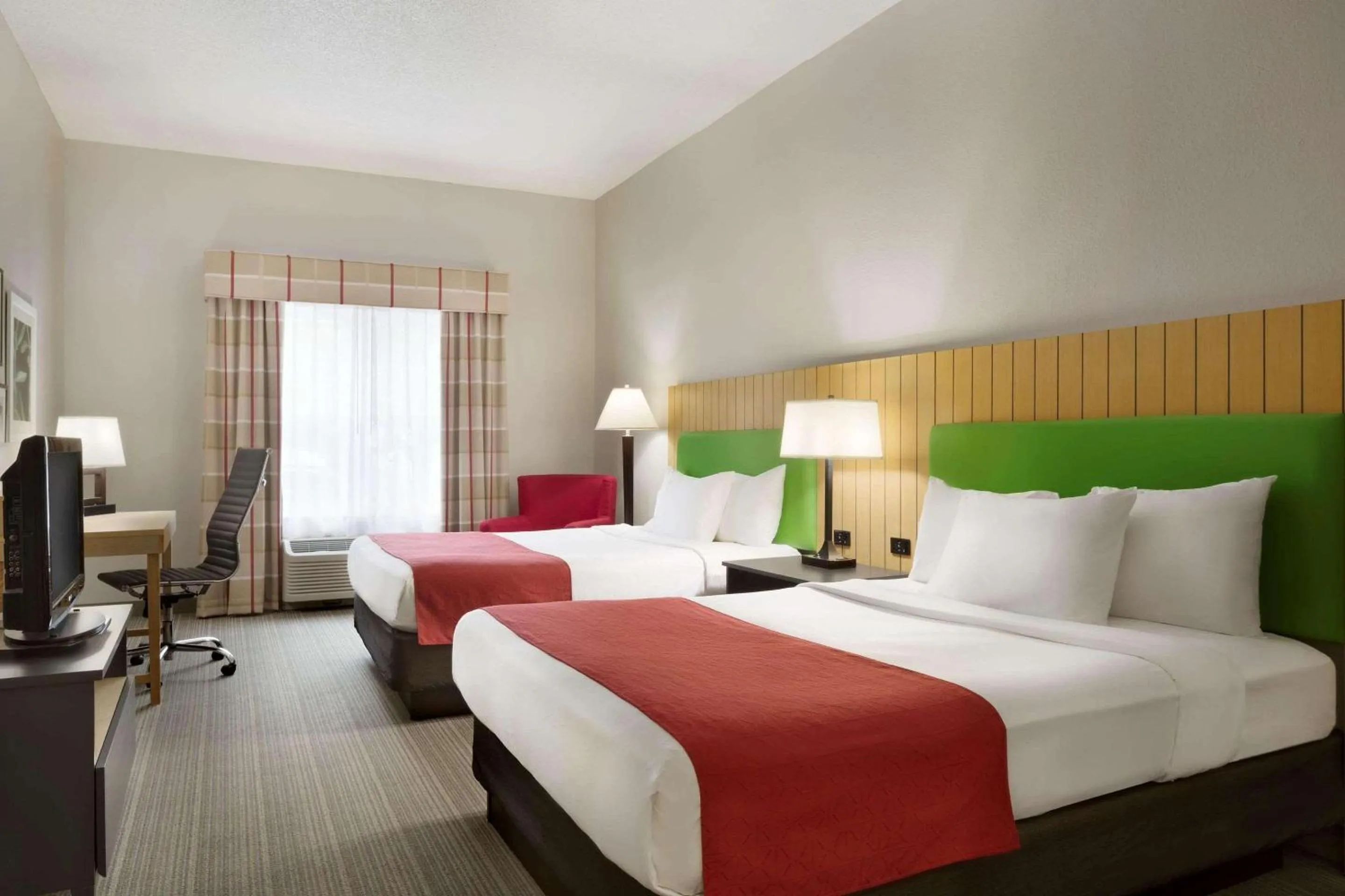 Bedroom, Bed in Country Inn & Suites by Radisson, Louisville East, KY