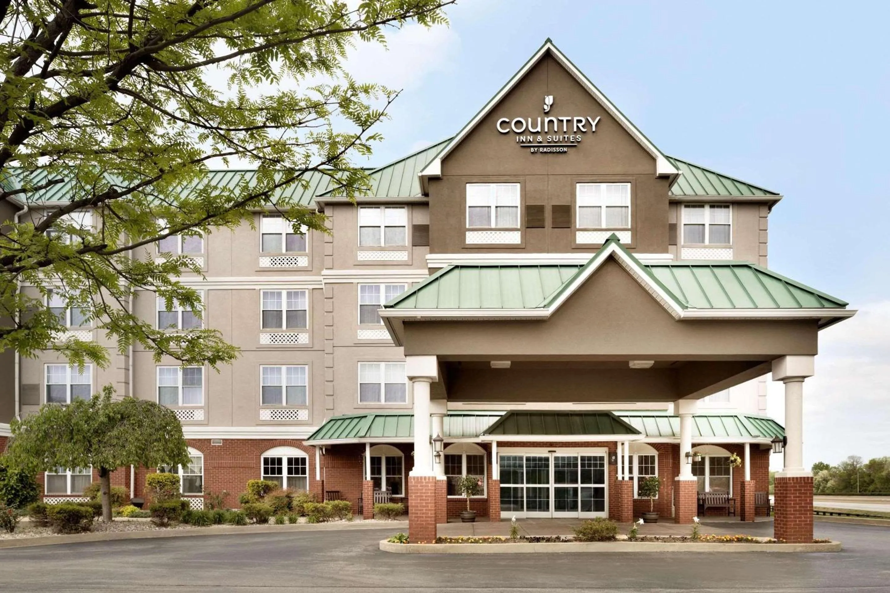 Property building in Country Inn & Suites by Radisson, Louisville East, KY