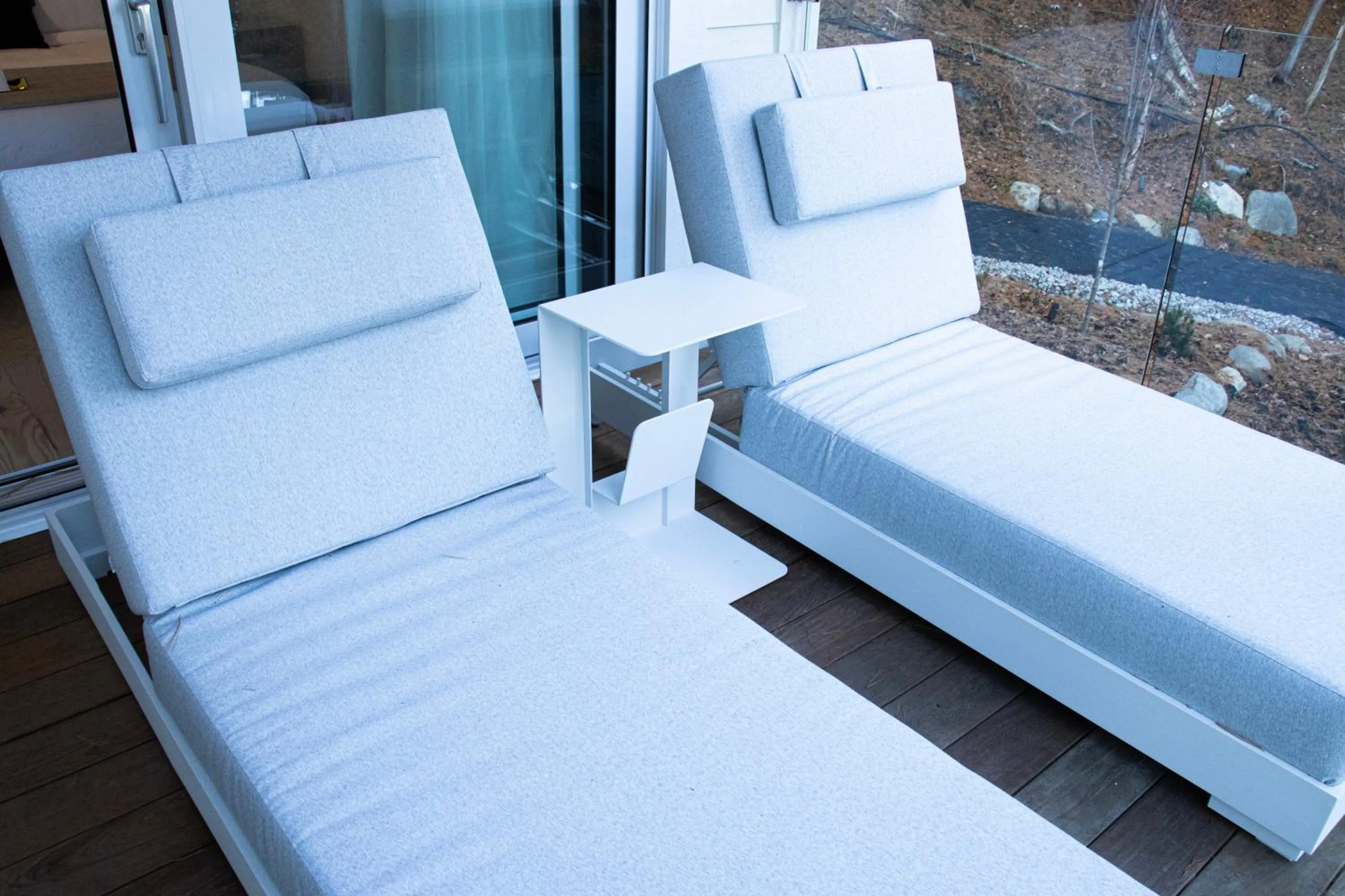 Patio, Bed in Ripplecove Hotel & Spa