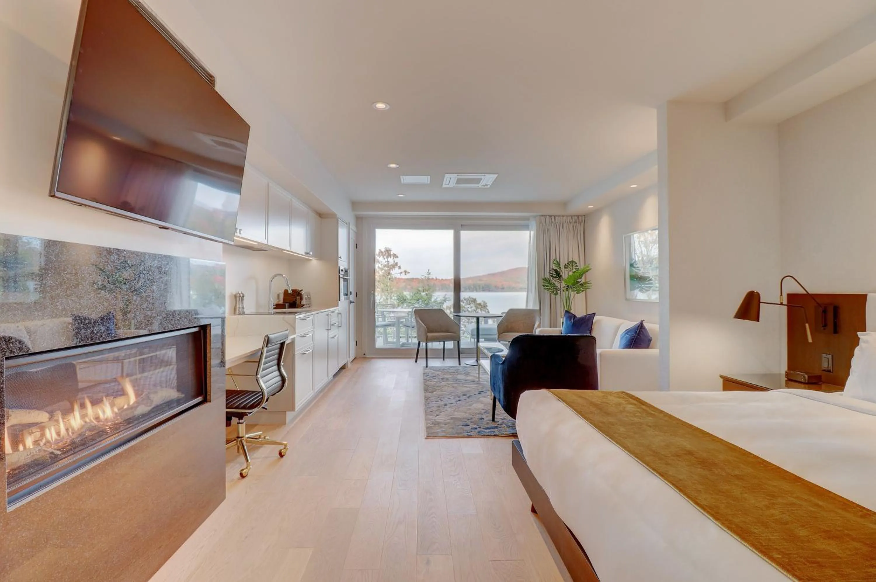 Bed in Ripplecove Hotel & Spa