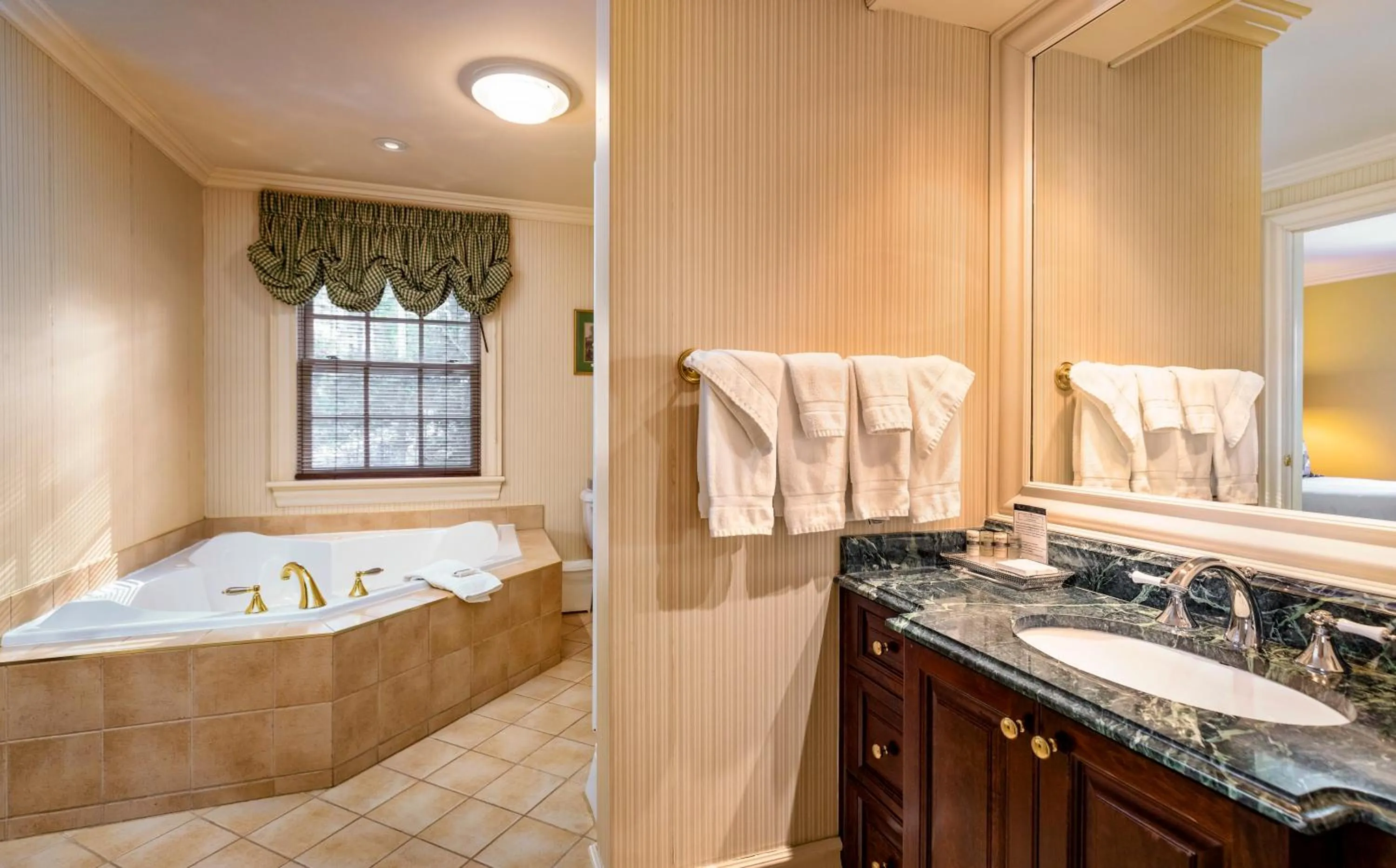 Bathroom in Ripplecove Hotel & Spa