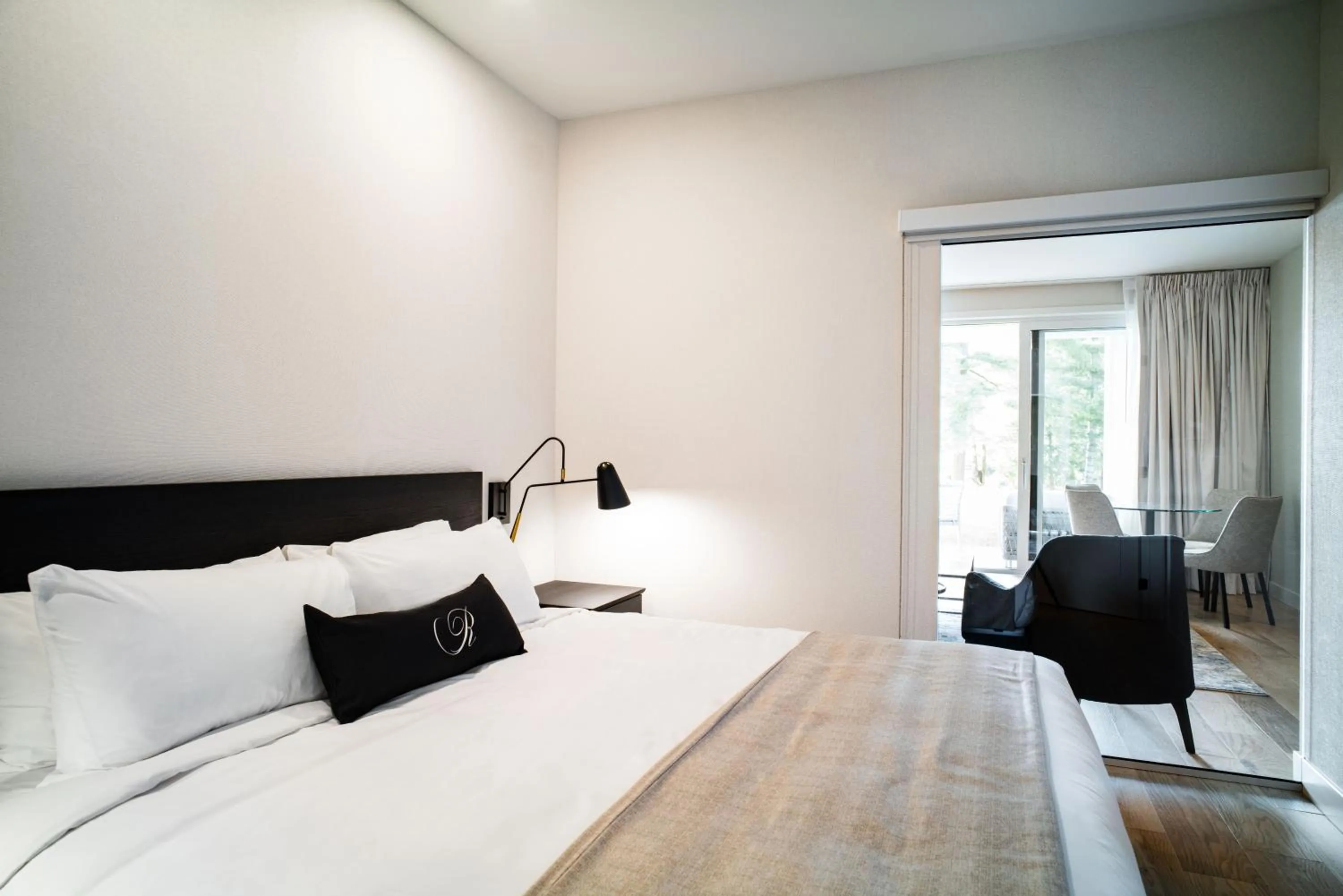 Bed in Ripplecove Hotel & Spa