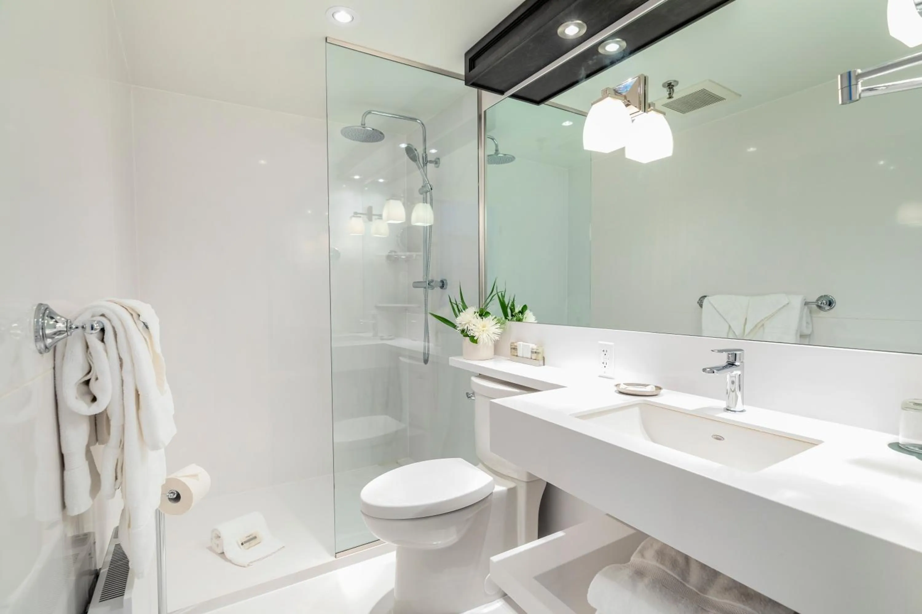 Shower in Ripplecove Hotel & Spa