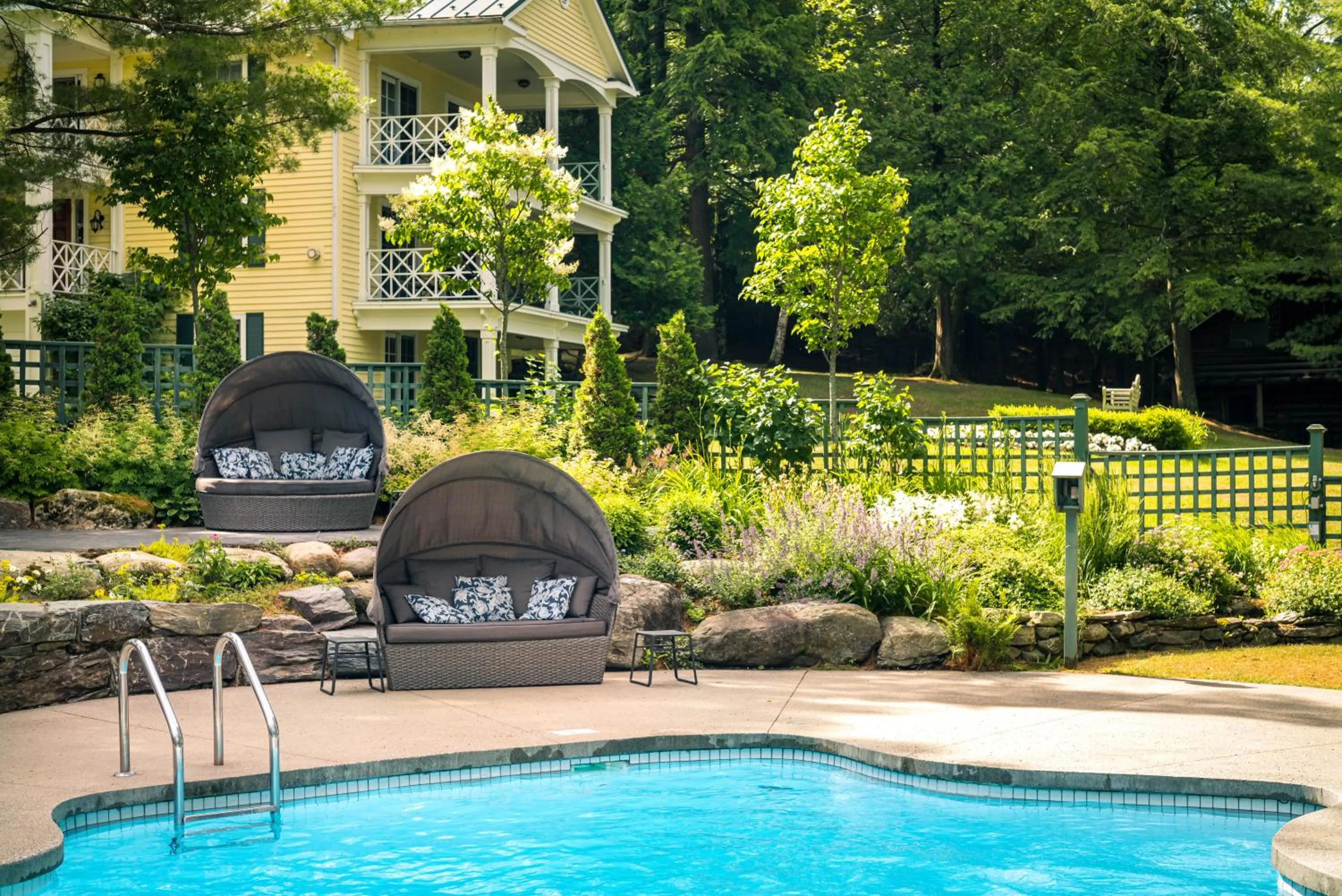 Swimming pool in Ripplecove Hotel & Spa