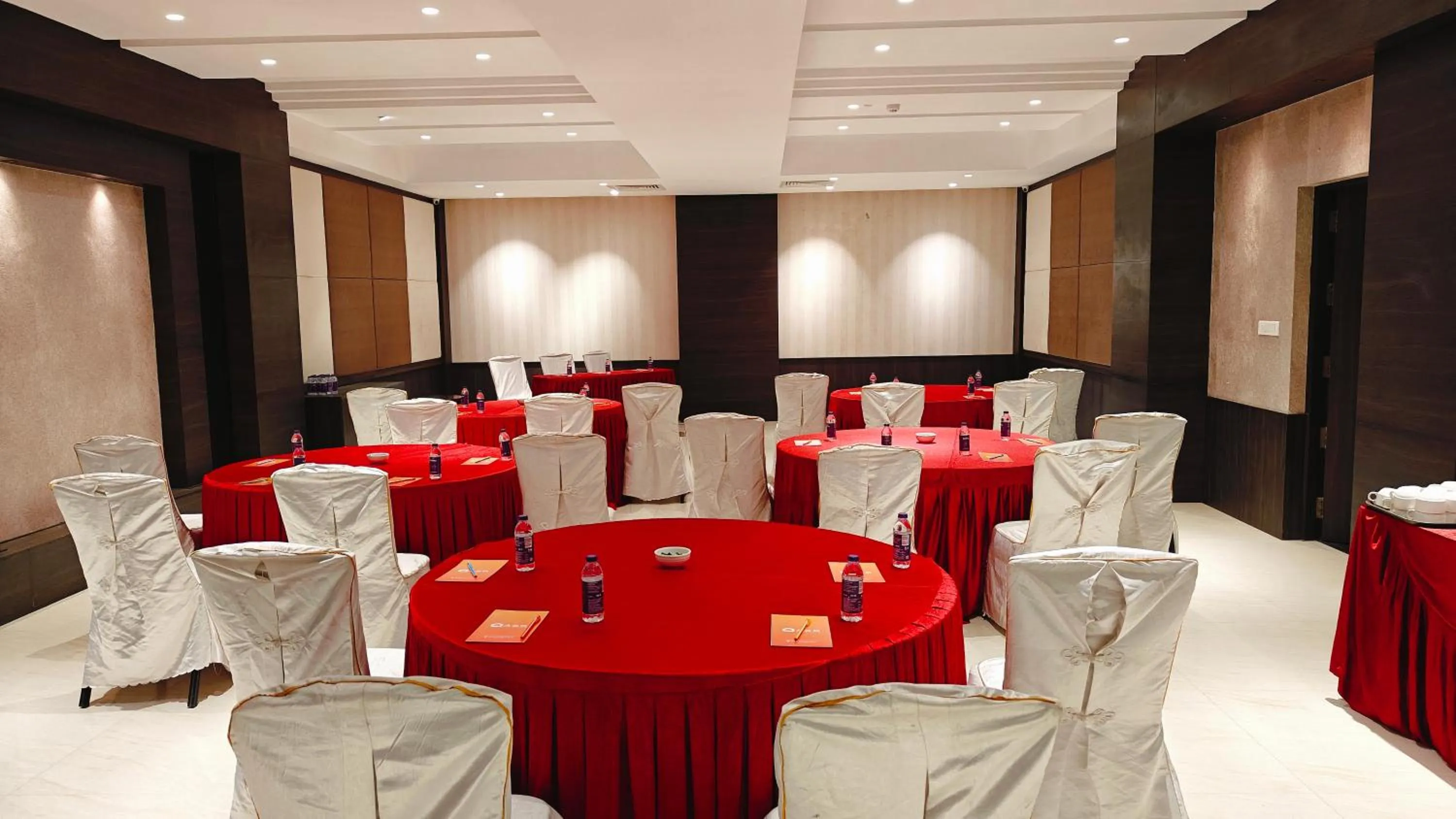 Seating area in ASR Parklane, A Bergamont Hotel - Hosur