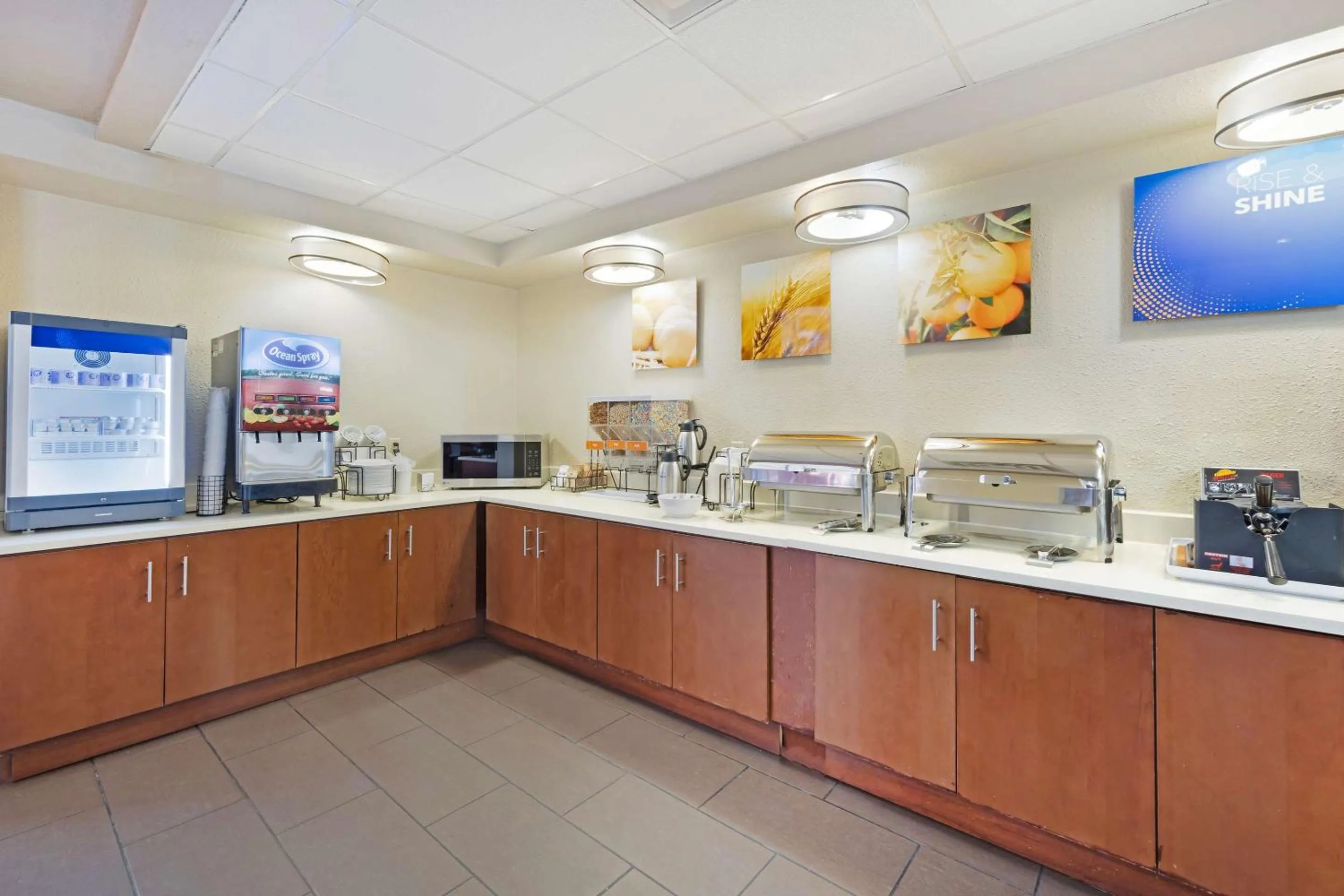 Breakfast in Comfort Inn & Suites Wichita Northeast