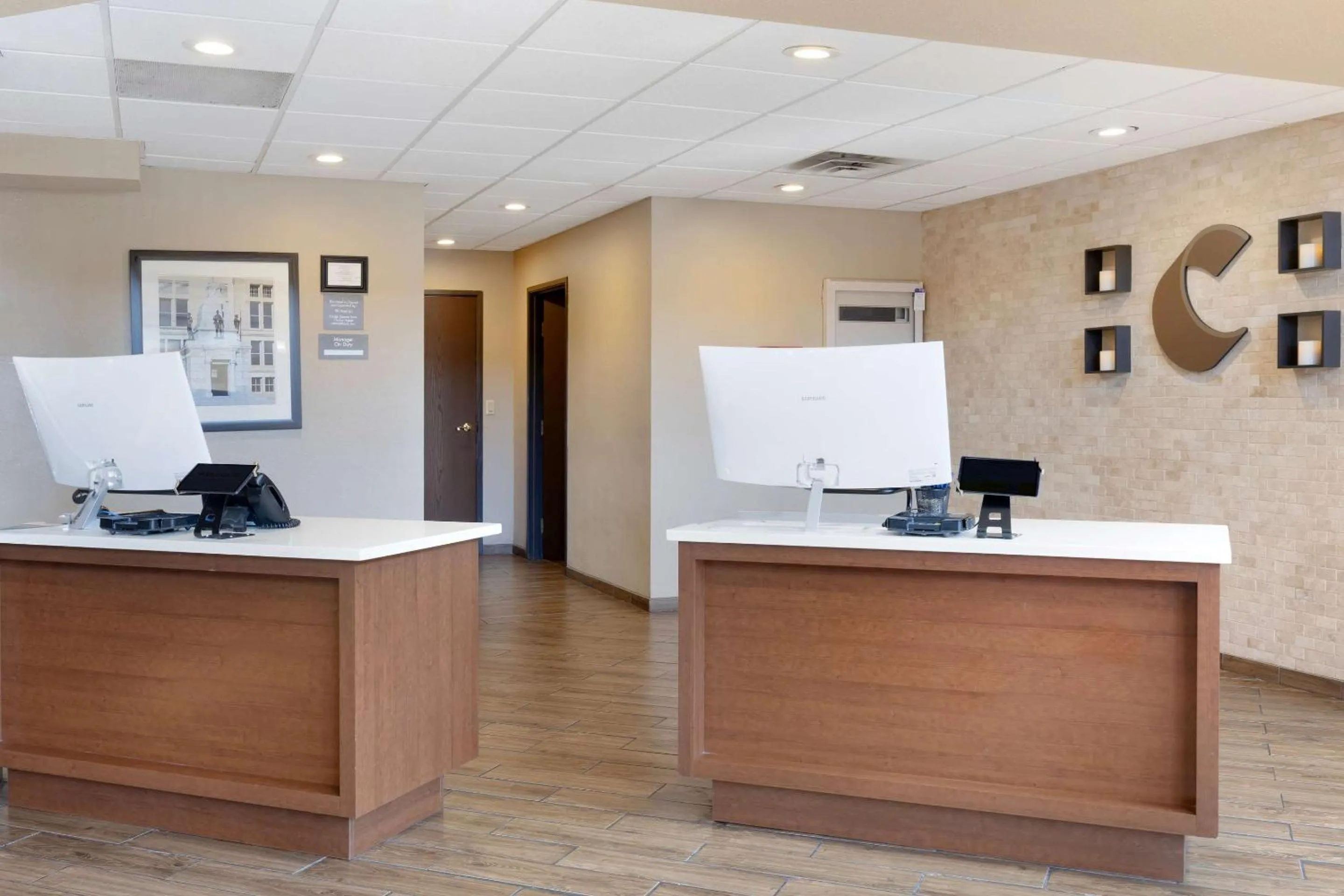 Lobby or reception in Comfort Inn & Suites Wichita Northeast