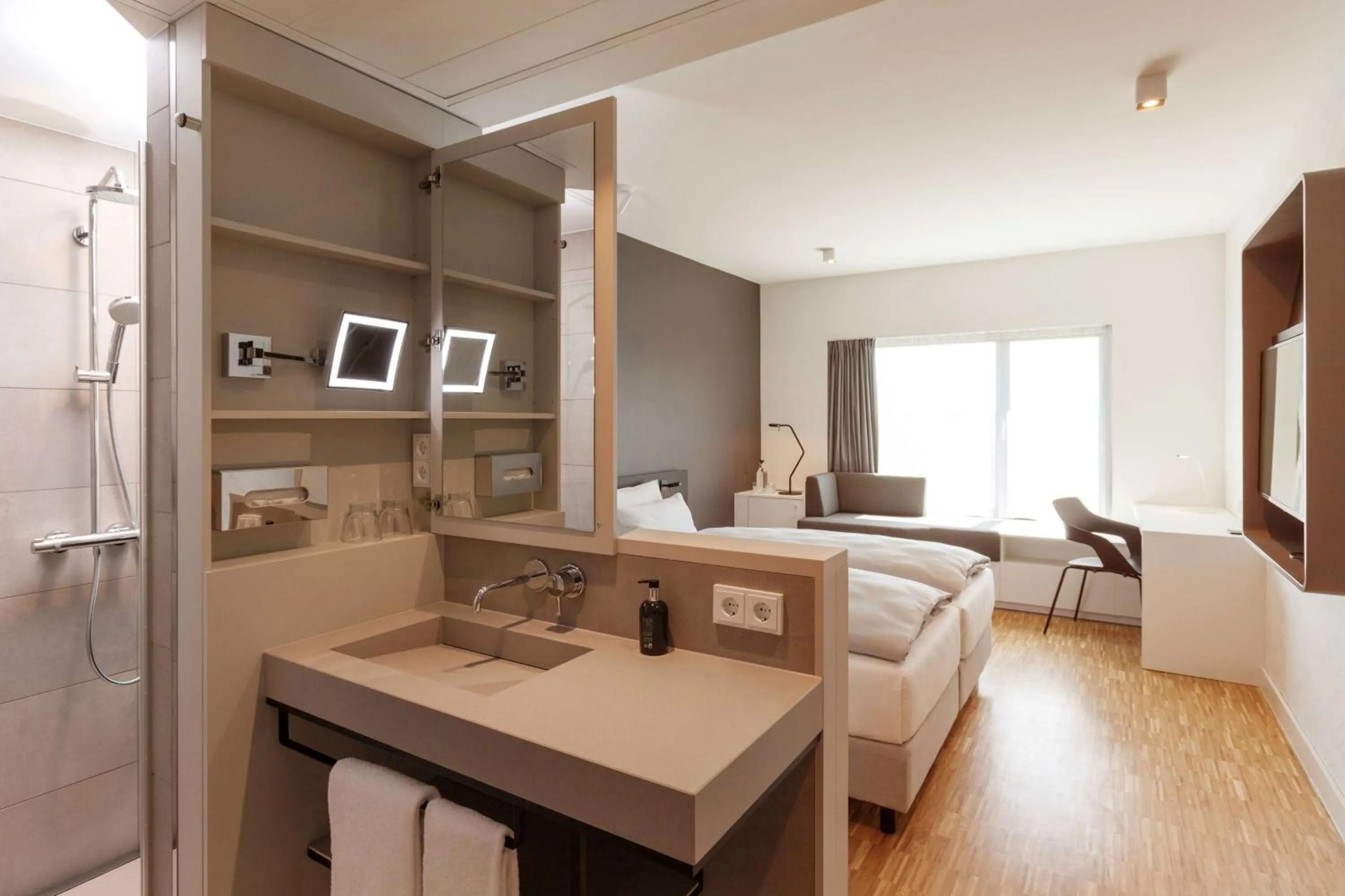 Bathroom, Bed in Vienna House by Wyndham Ernst Leitz Wetzlar