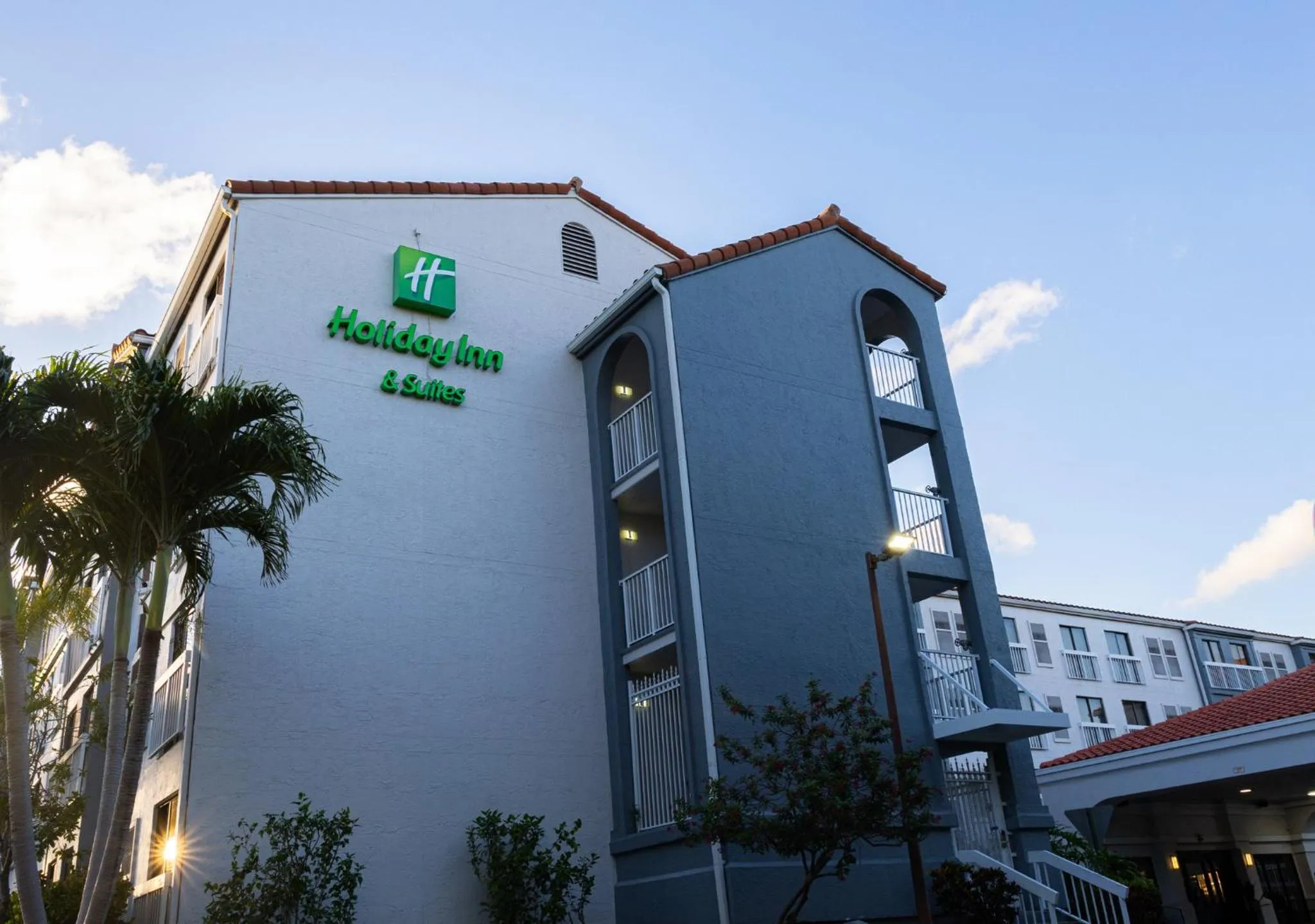 Property building in Holiday Inn & Suites Boca Raton - North