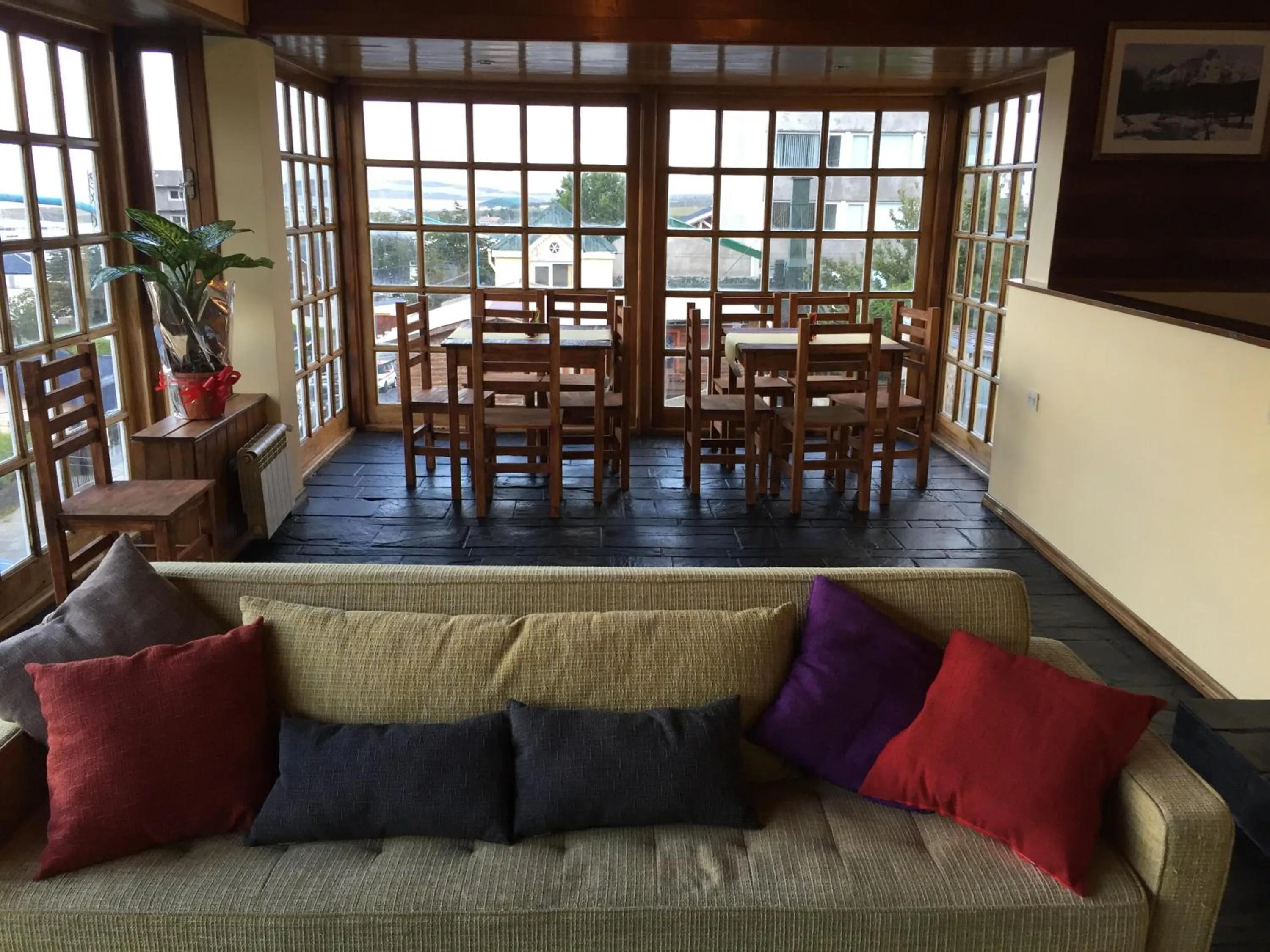 Communal lounge/ TV room in Hosteria Kupanaka