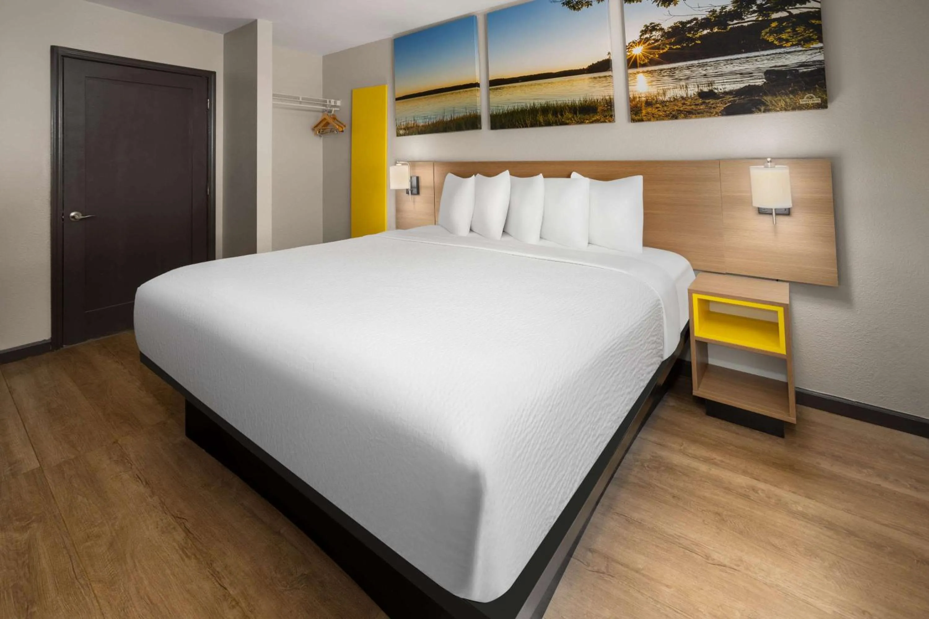 Photo of the whole room, Bed in Days Inn by Wyndham Wurtsboro