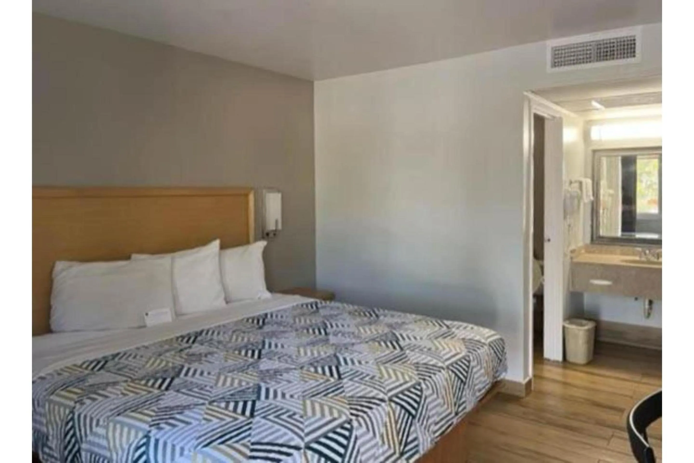 Bedroom, Bed in Motel 6 Riviera Beach FL