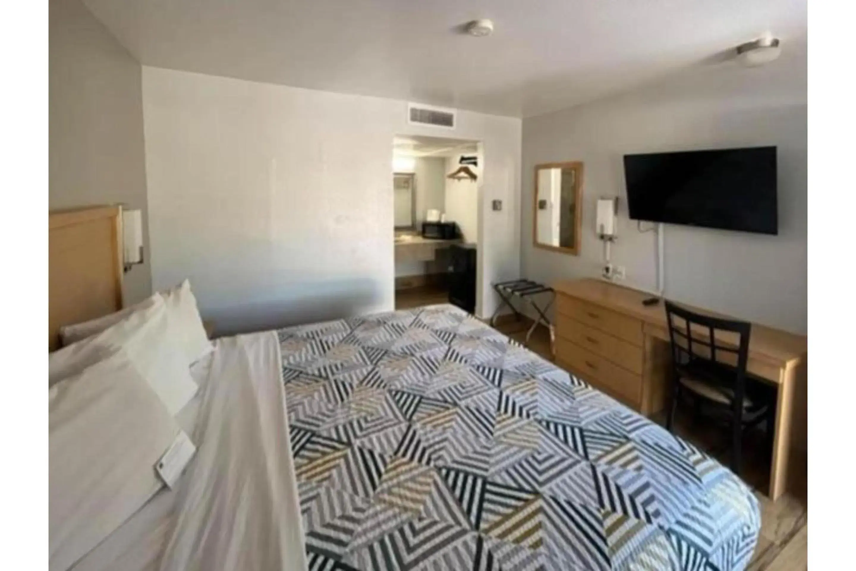 King Room - Smoking in Motel 6 Riviera Beach FL King Room - Smoking in Motel 6 Riviera Beach FL