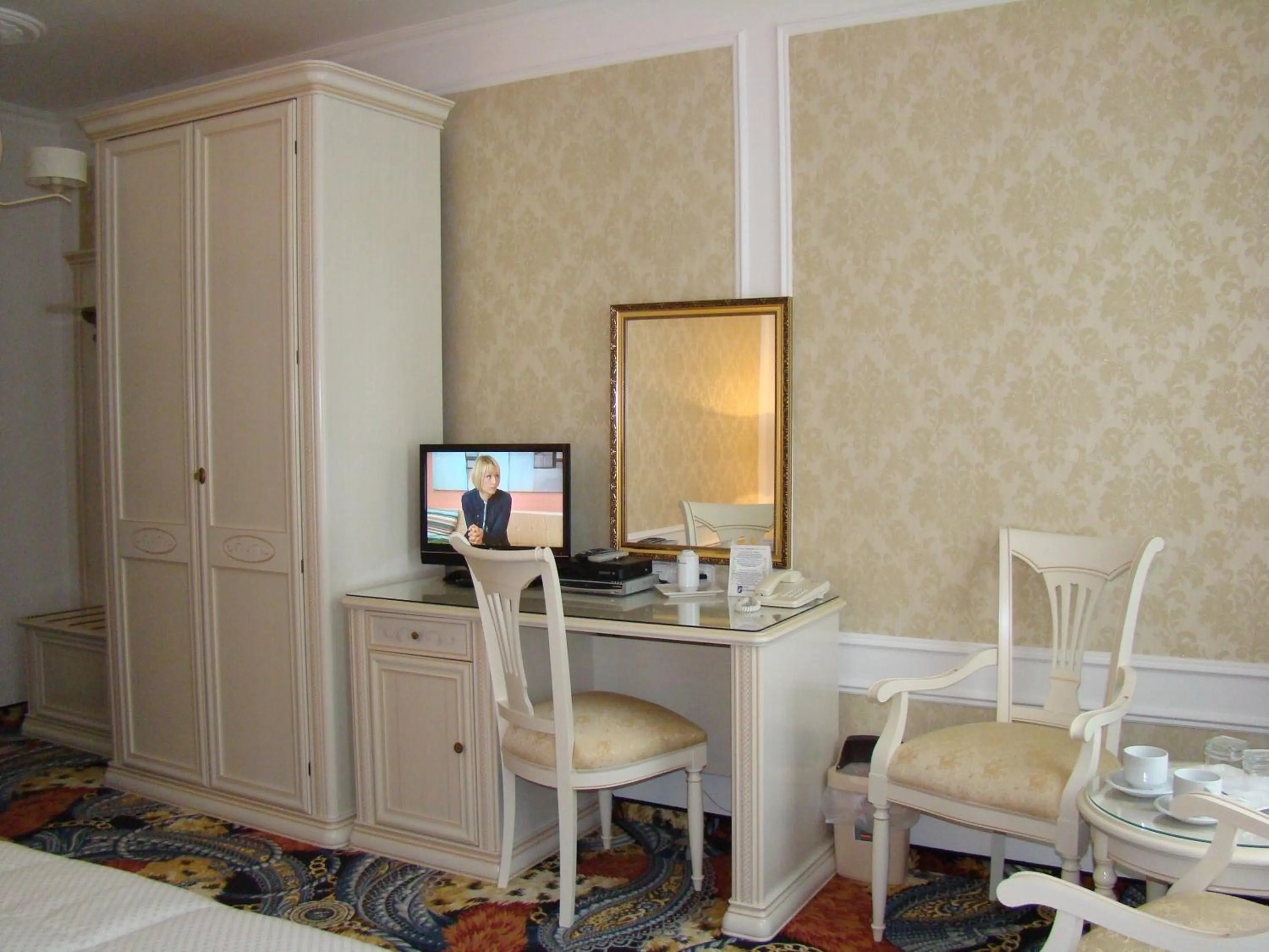 Living room, Bed in Hotel Saint Petersburg