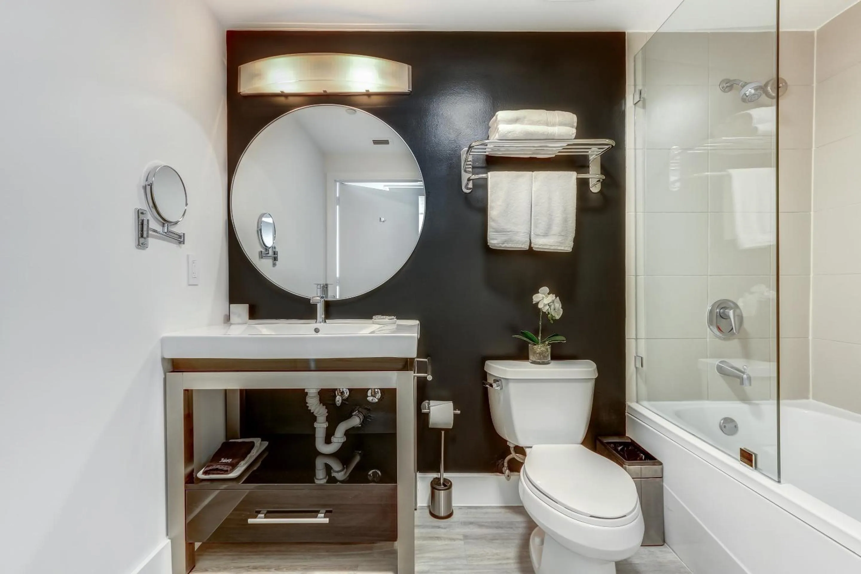 Bathroom in iCoconutGrove - Luxurious Vacation Rentals in Coconut Grove