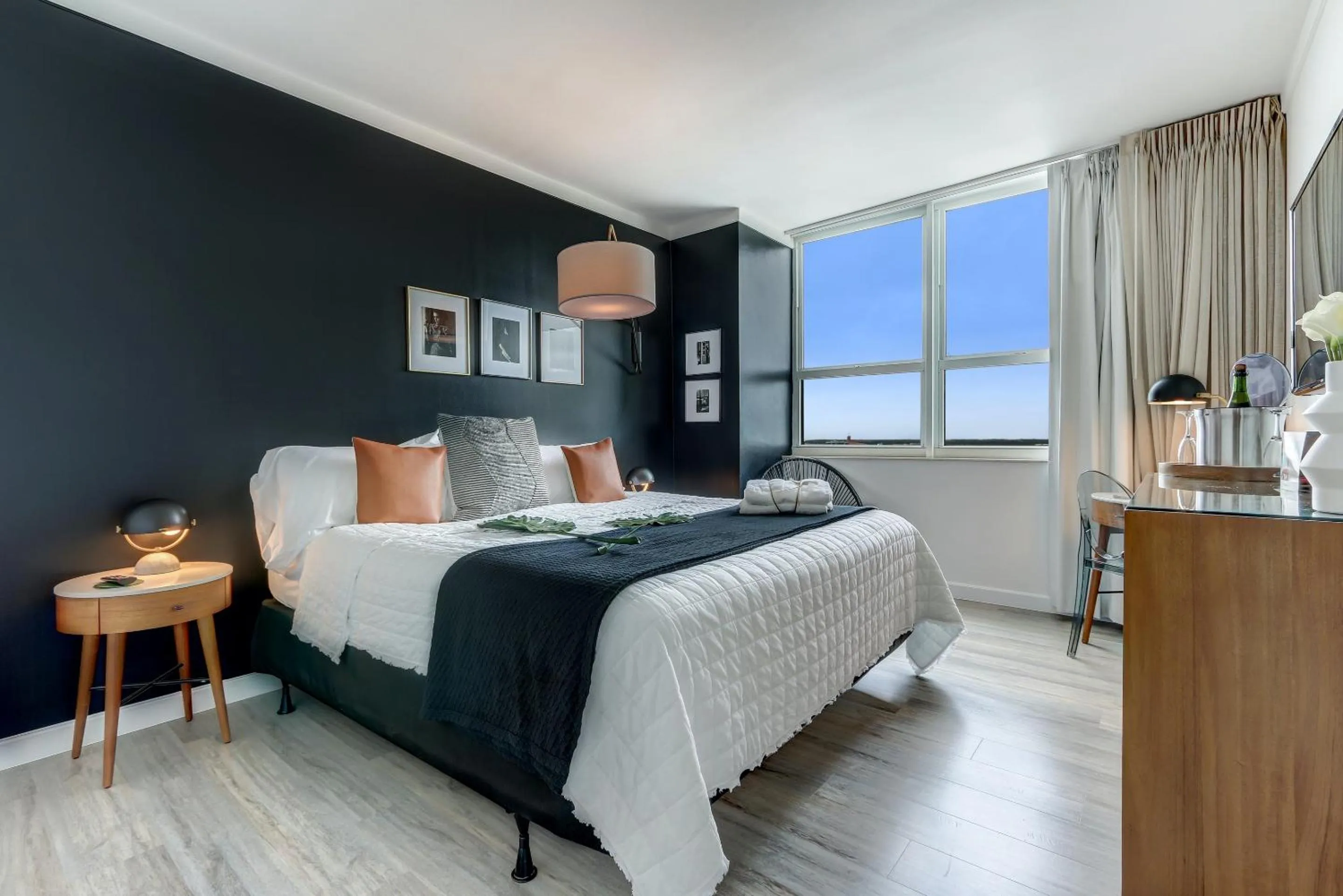 Bed in iCoconutGrove - Luxurious Vacation Rentals in Coconut Grove